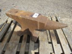 BLACKSMITHS ANVIL, 23" LENGTH APPROX. THIS LOT IS SOLD UNDER THE AUCTIONEERS MARGIN SCHEME, THERE