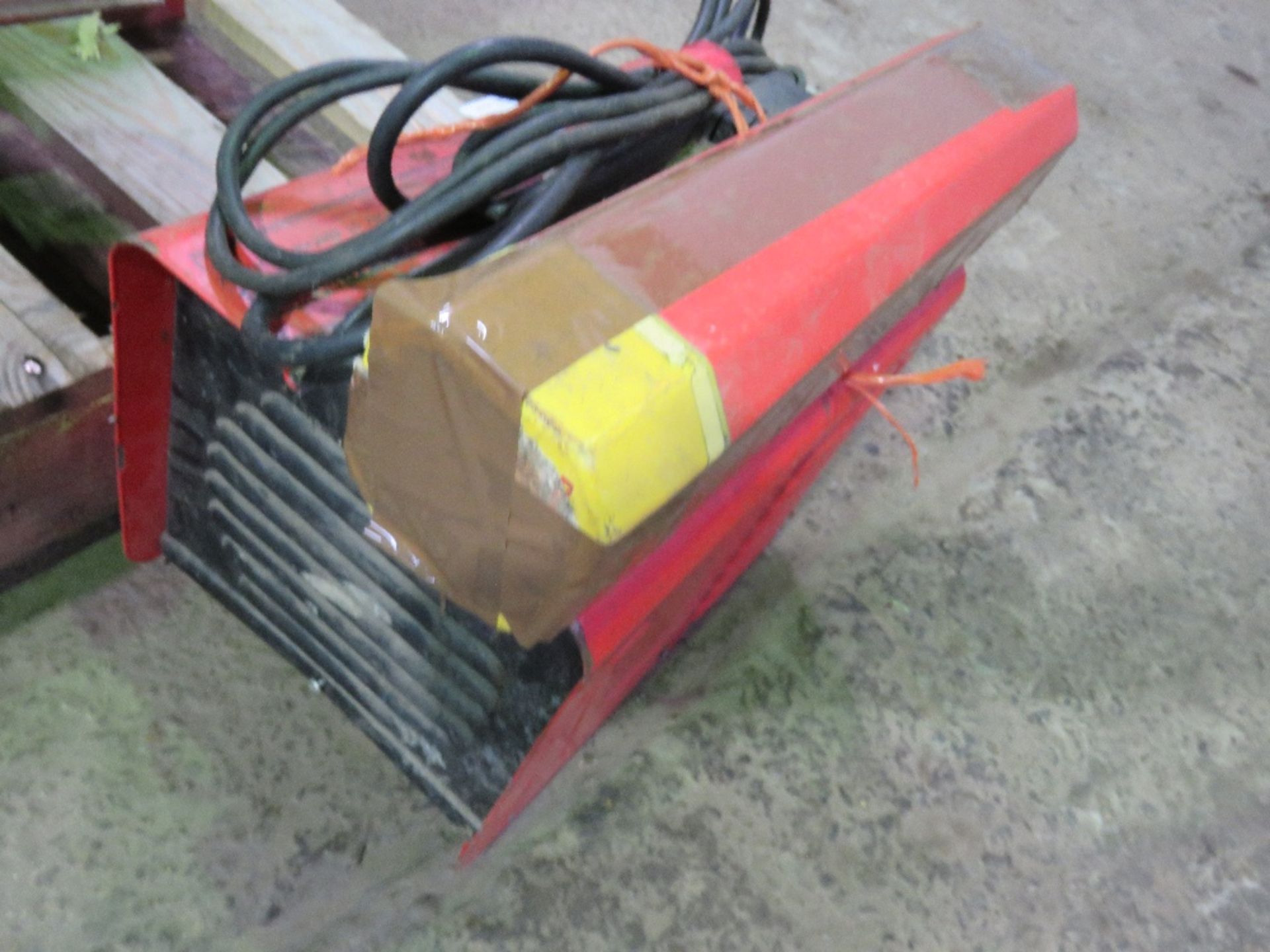 MINI ARC WELDER WITH RODS, 240VOLT POWERED. THIS LOT IS SOLD UNDER THE AUCTIONEERS MARGIN SCHEME, - Image 3 of 3