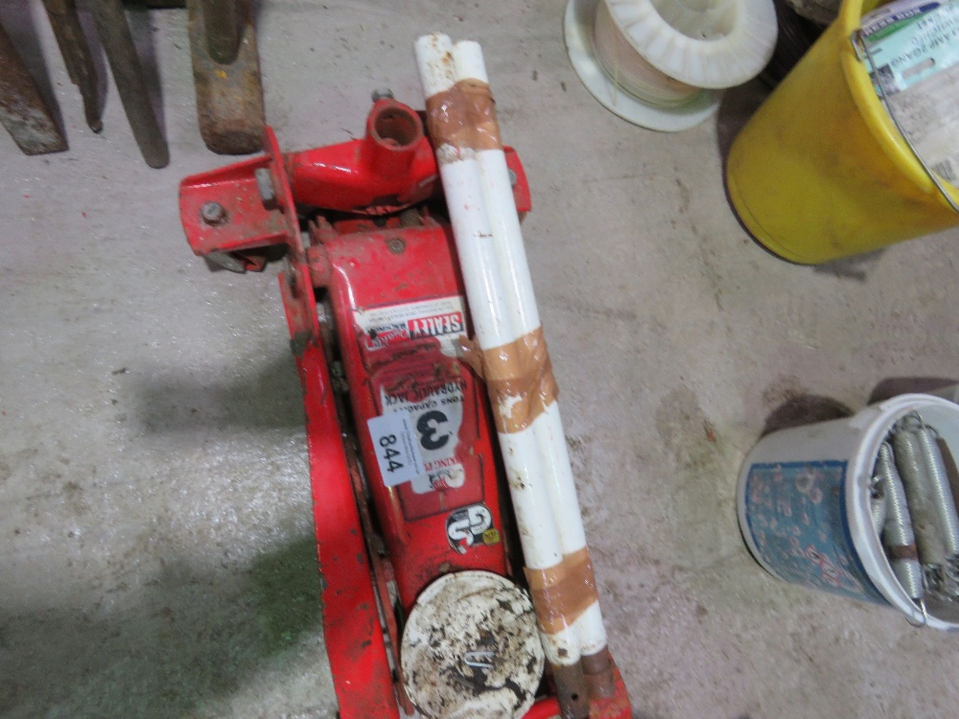 SEALEY 3 TONNE TROLLEY JACK WITH HANDLE. - Image 2 of 2