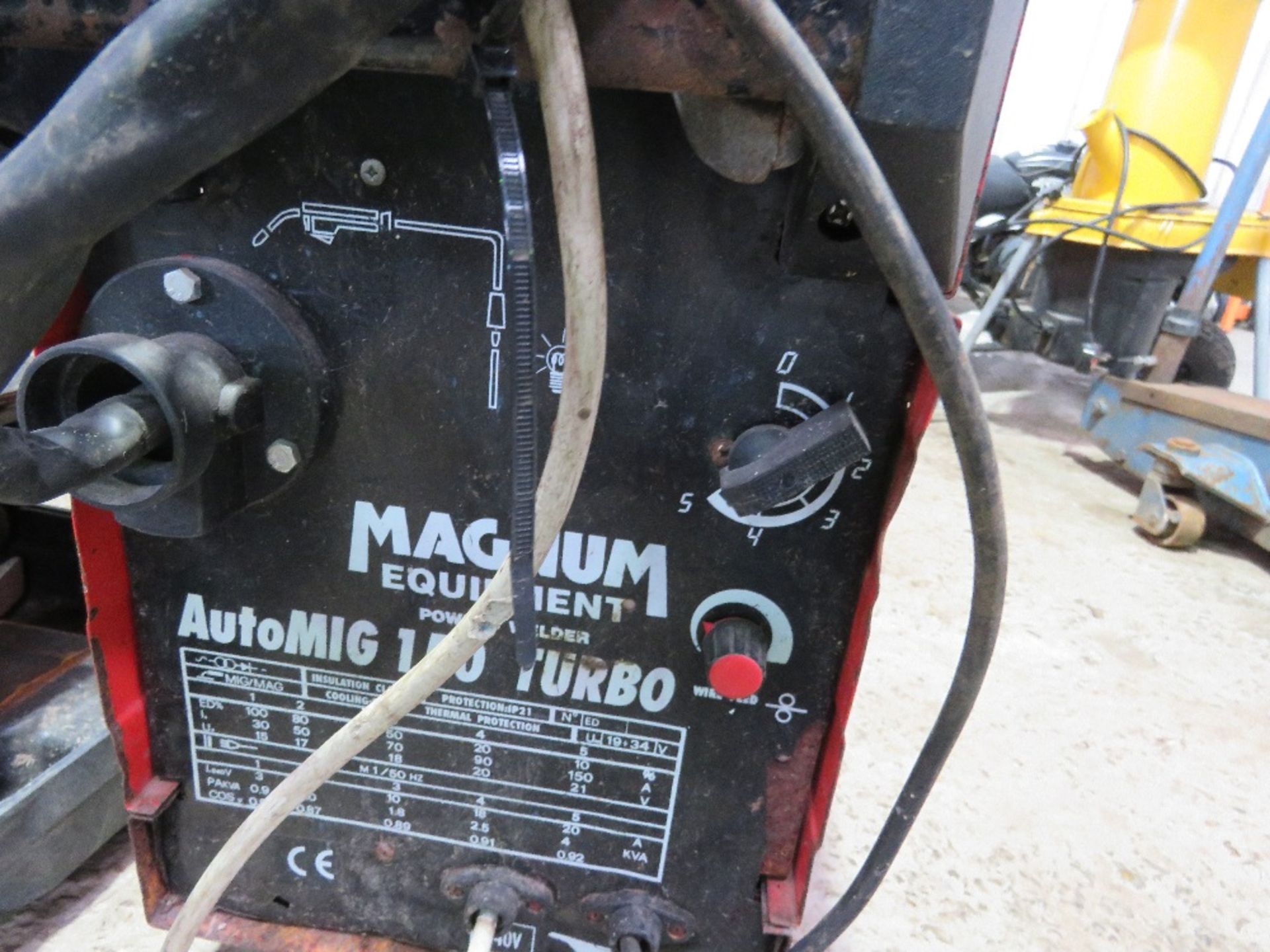 MAGNUM 240VOLT POWERED MIG WELDER. THIS LOT IS SOLD UNDER THE AUCTIONEERS MARGIN SCHEME, THEREFOR - Image 2 of 4