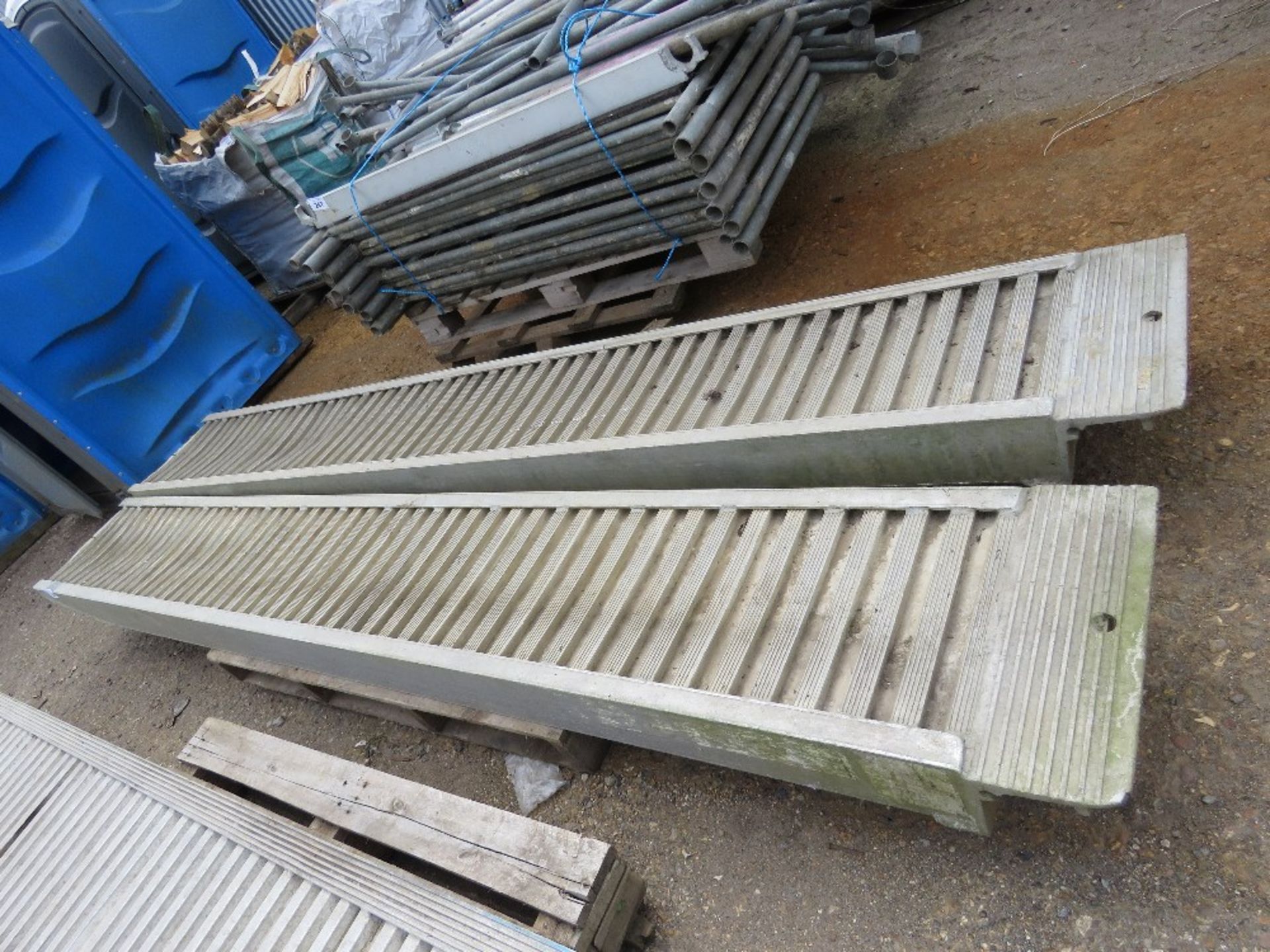 LARGE PAIR OF ALUMINIUM LOADING RAMPS 10FT LENGTH APPROX X 16" WIDTH APPROX. - Image 3 of 6