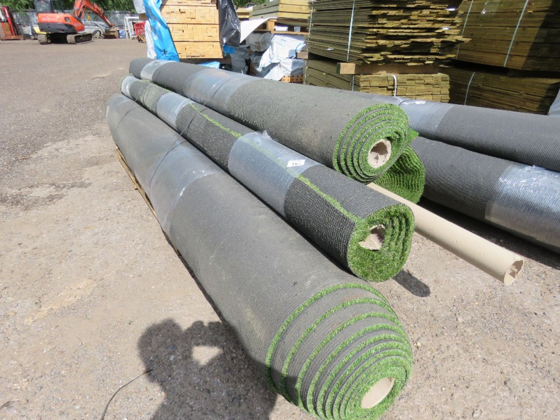 4NO ROLLS OF QUALITY ASTRO TURF ARTIFICIAL GRASS, 3NO @ 4M WIDTH PLUS AN EXTRA LONG ROLL @ 3M WIDTH