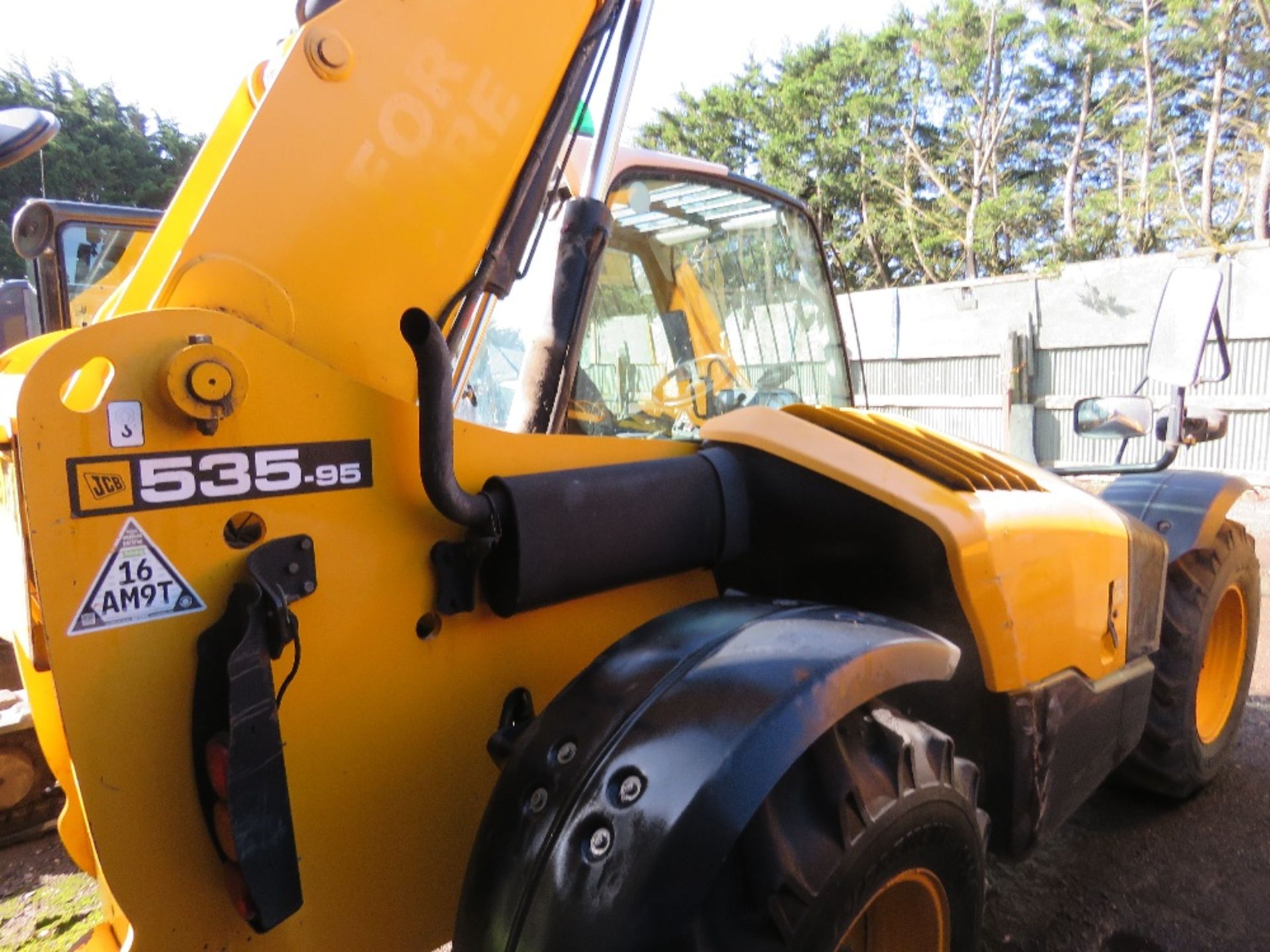 JCB 535-95 TELEHANDLER, YEAR 2015 REG: RV65 XRU. V5 TO FOLLOW ONCE SOLD. OWNED BY VENDOR FROM NEW. - Image 4 of 10