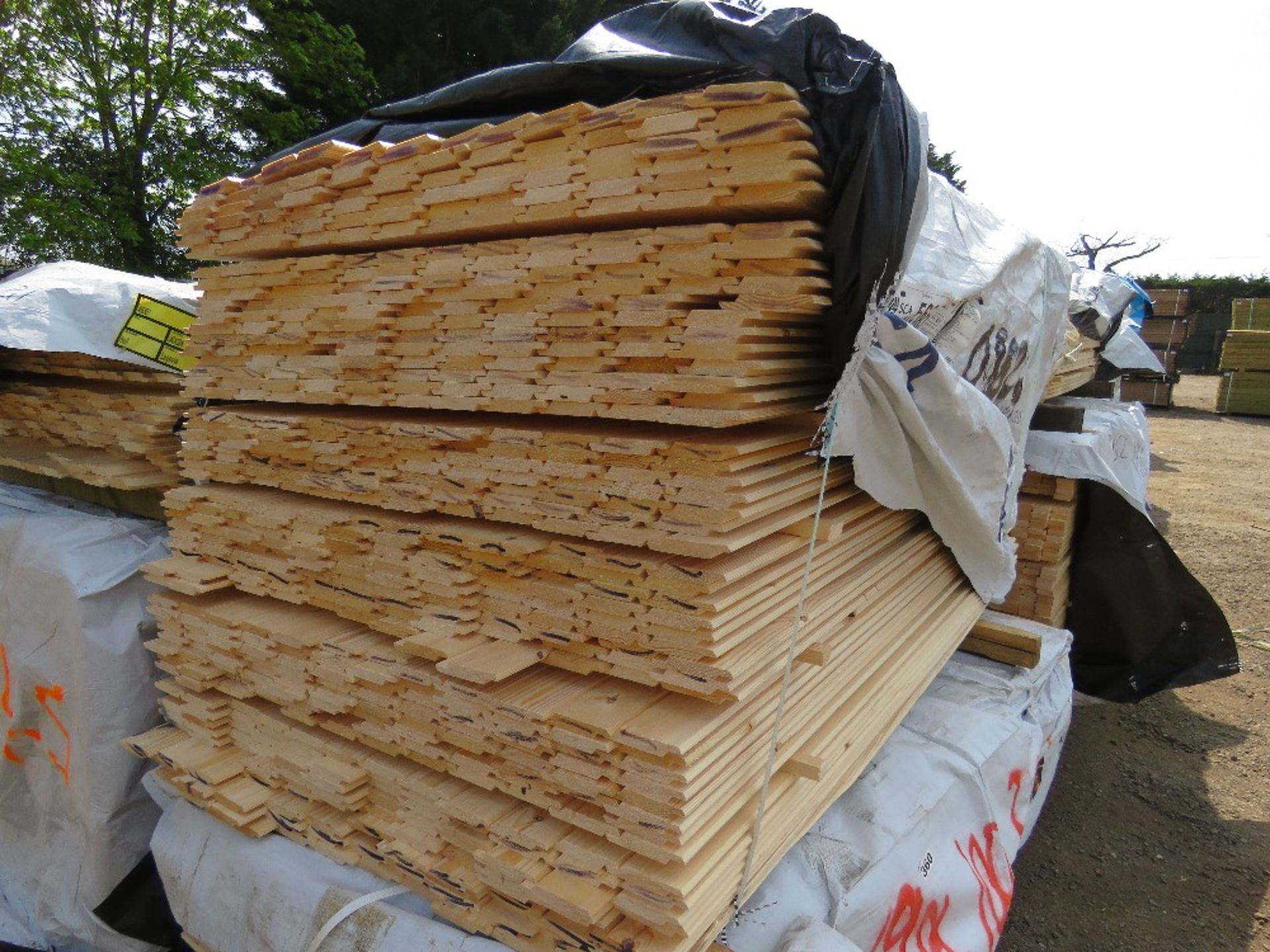 2 X PALLETS OF HIT AND MISS FENCE CLADDING TIMBER 0.83M - 1.12M APPROX X 100MM APPROX. - Image 10 of 15