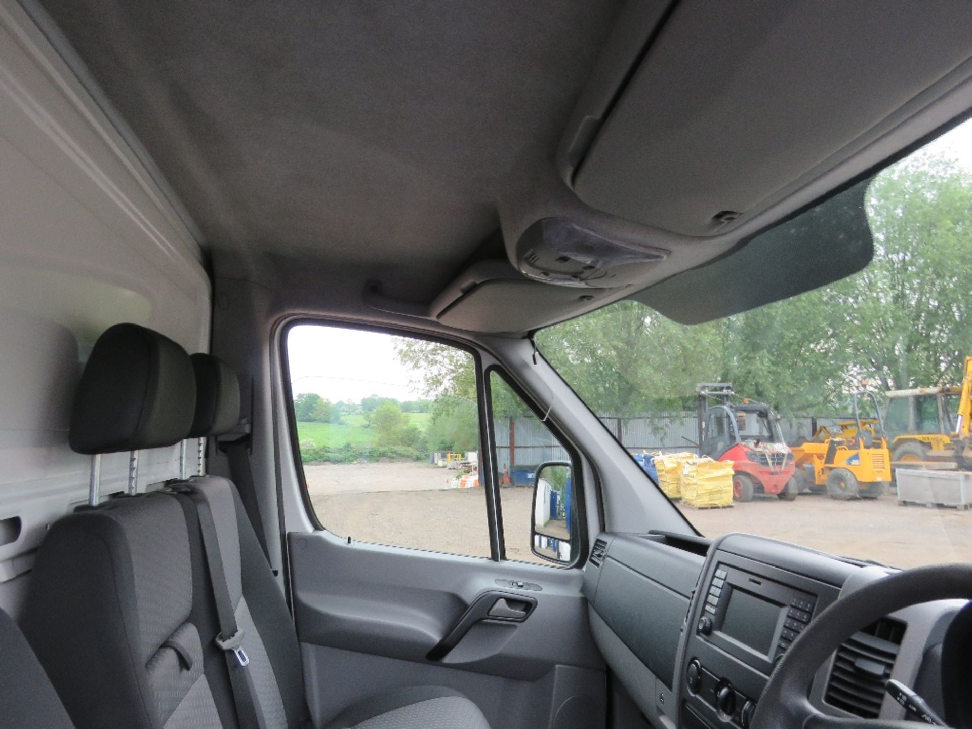 VOLKSWAGEN CRAFTER DROP SIDE TRUCK, YEAR 2015 REGISTERED, DIRECT FROM COMPANY LIQUIDATION. 13FT LENG - Image 13 of 13