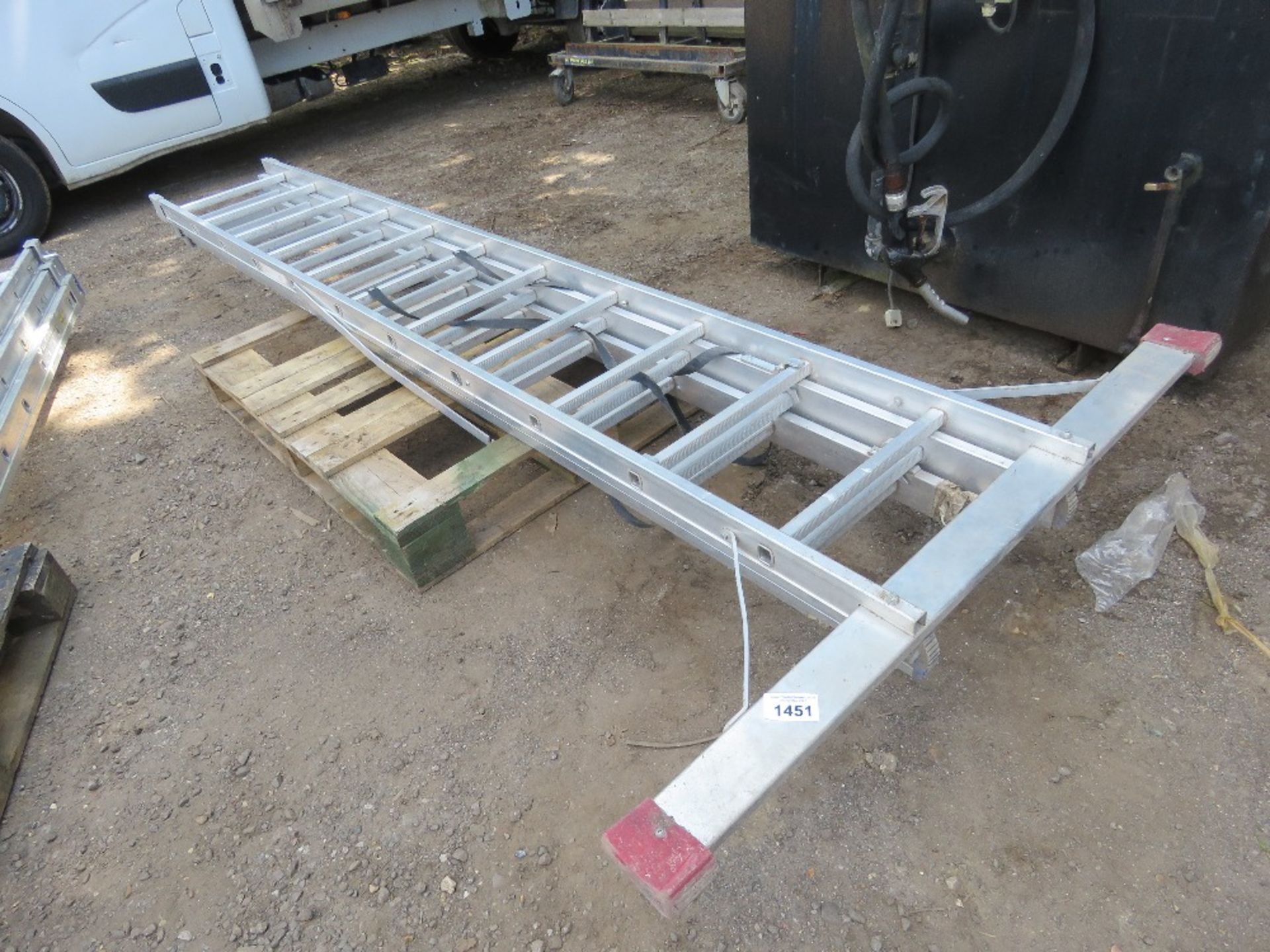 ALUMINIUM 3 STAGE LADDER, 10FT CLOSED LENGTH APPROX.