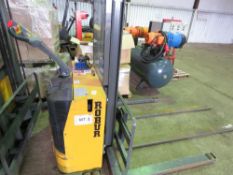ROBUR STANLEY SB4012 BATTERY POWERED PEDESTRIAN FORKLIFT, YEAR 2007 BUILD FITTED WITH 7FT FORKS. WHE