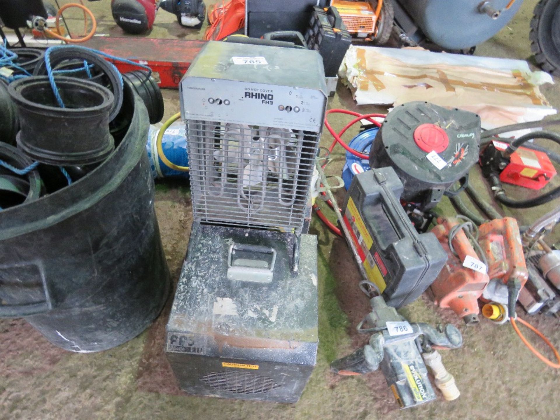3 X CUBE FAN HEATERS, 110VOLT POWERED. THIS LOT IS SOLD UNDER THE AUCTIONEERS MARGIN SCHEME, THER - Image 2 of 3