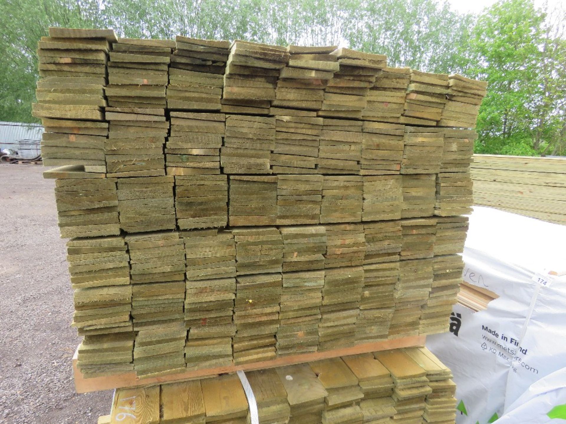LARGE PACK OF TREATED FEATHER EDGE TIMBER CLADDING BOARDS, 1.5M LENGTH X 100MM WIDTH APPROX. - Image 2 of 3