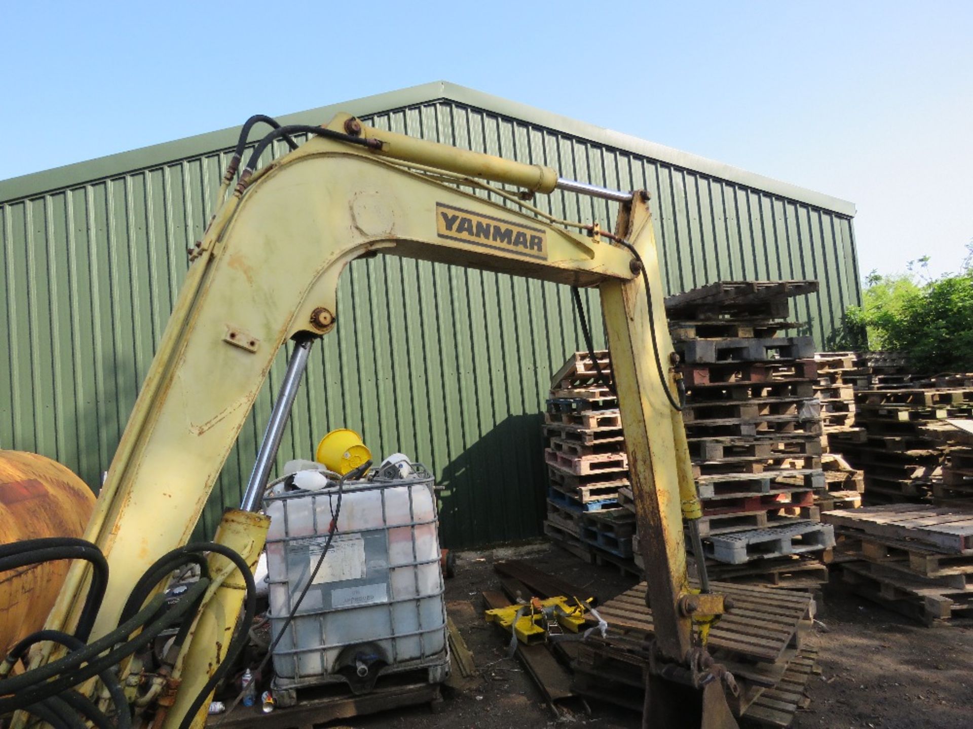 YANMAR YB35DX STEEL TRACKED EXCAVATOR WITH SET OF 3NO BUCKETS. WHEN TESTED WAS SEEN TO DRIVE, SLEW A - Image 5 of 15