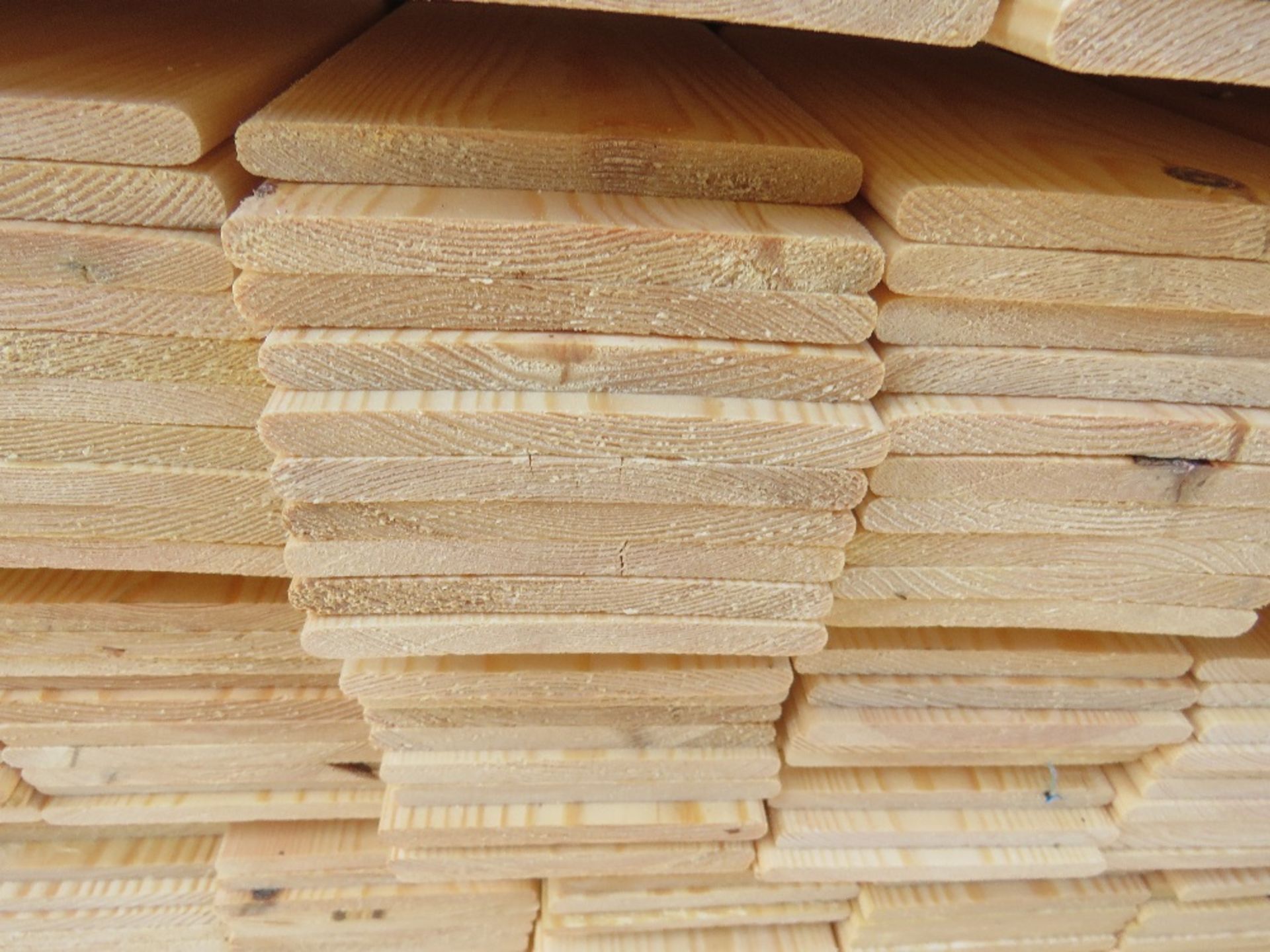EXTRA LARGE PACK OF HIT AND MISS FENCE CLADDING BOARDS: 1.75M LENGTH X 100MM WIDTH APPROX. - Image 3 of 3