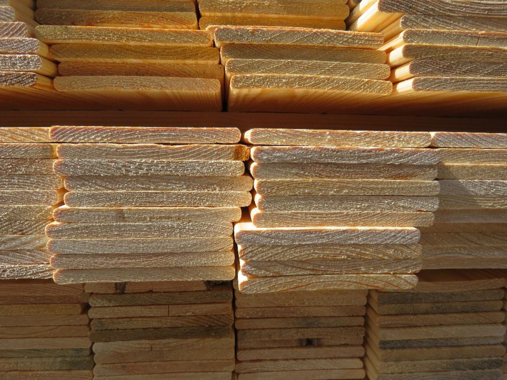 LARGE PACK OF HIT AND MISS FENCE CLADDING BOARDS: 1.44M LENGTH X 100MM WIDTH APPROX. - Image 3 of 3