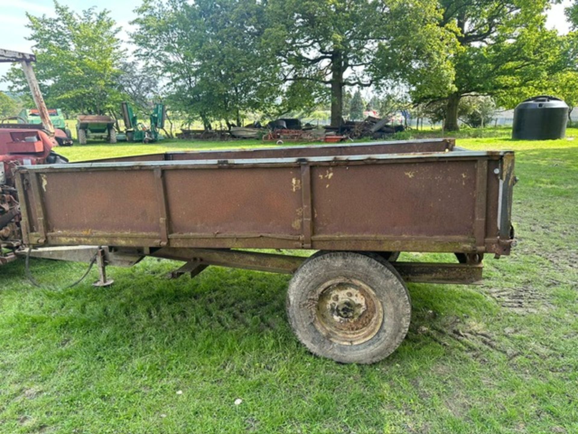 AGRICULTURAL TIPPING TRAILER, 3 TONNE RATED. LOCATED SOUTH GODSTONE, SURREY. VIEWING/COLLECTION BY A - Image 3 of 6