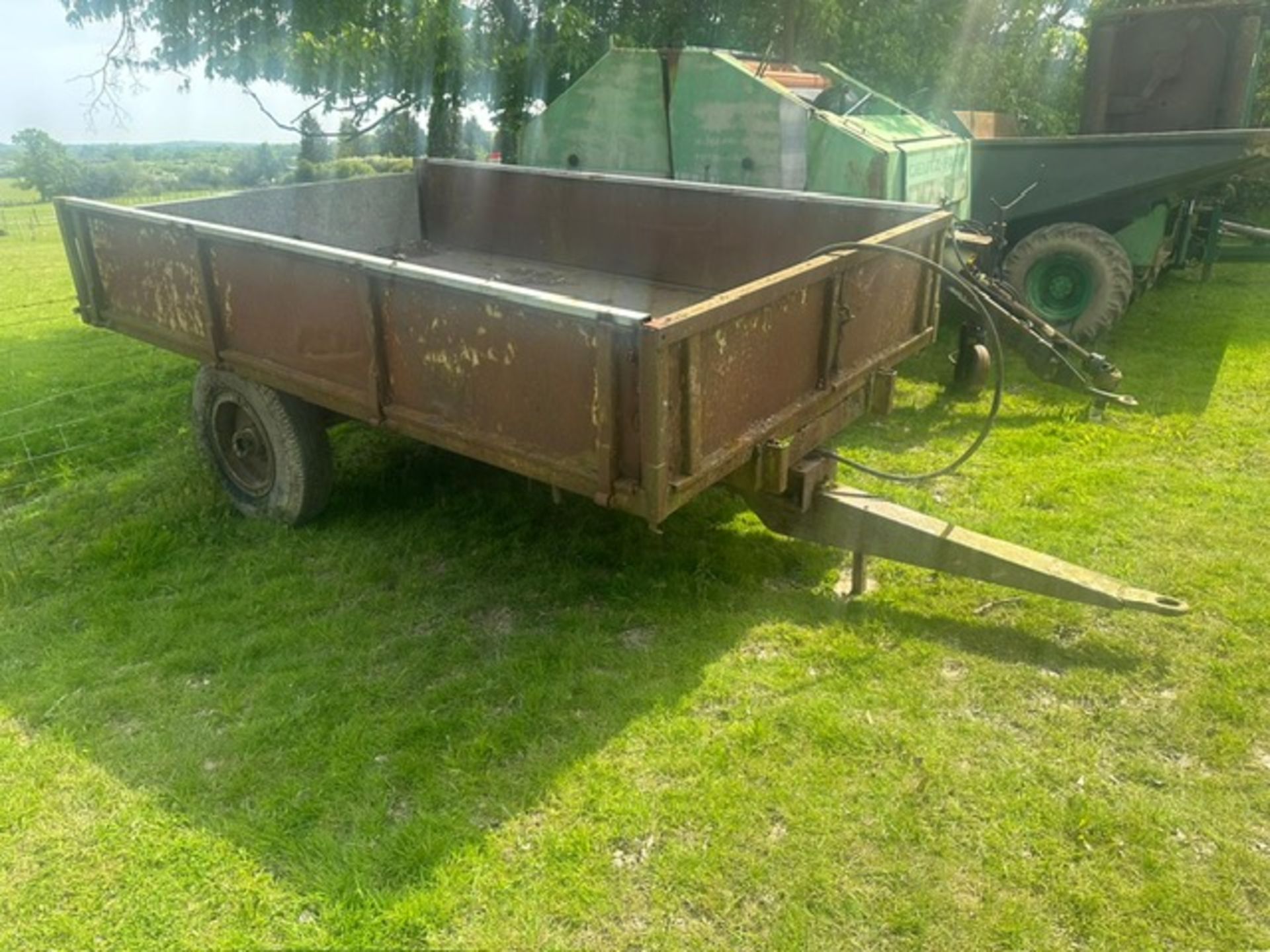 AGRICULTURAL TIPPING TRAILER, 3 TONNE RATED. LOCATED SOUTH GODSTONE, SURREY. VIEWING/COLLECTION BY A - Image 2 of 6