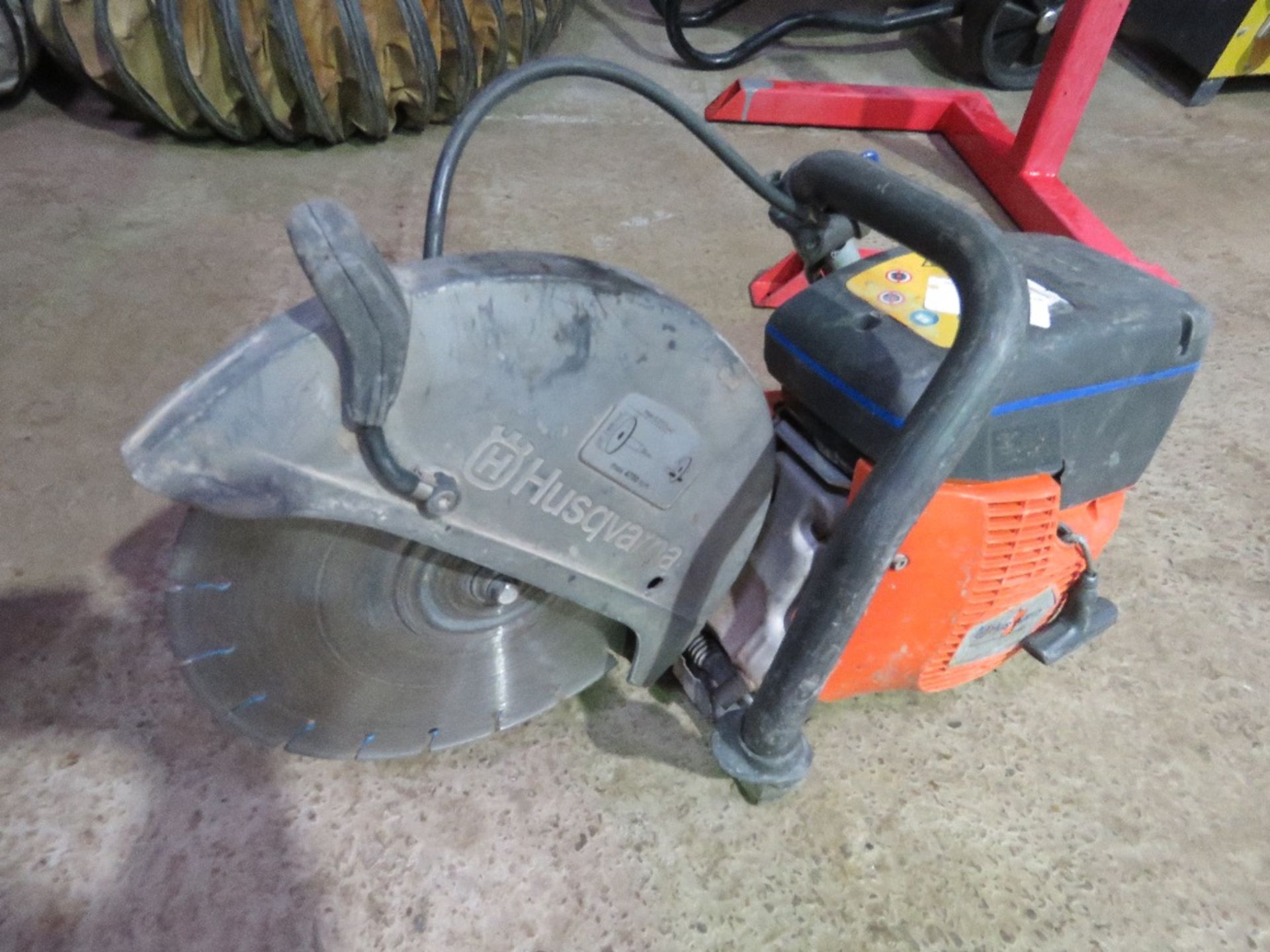 HUSQVARNA K760 PETROL CUT OFF SAW WITH A BLADE. - Image 2 of 3