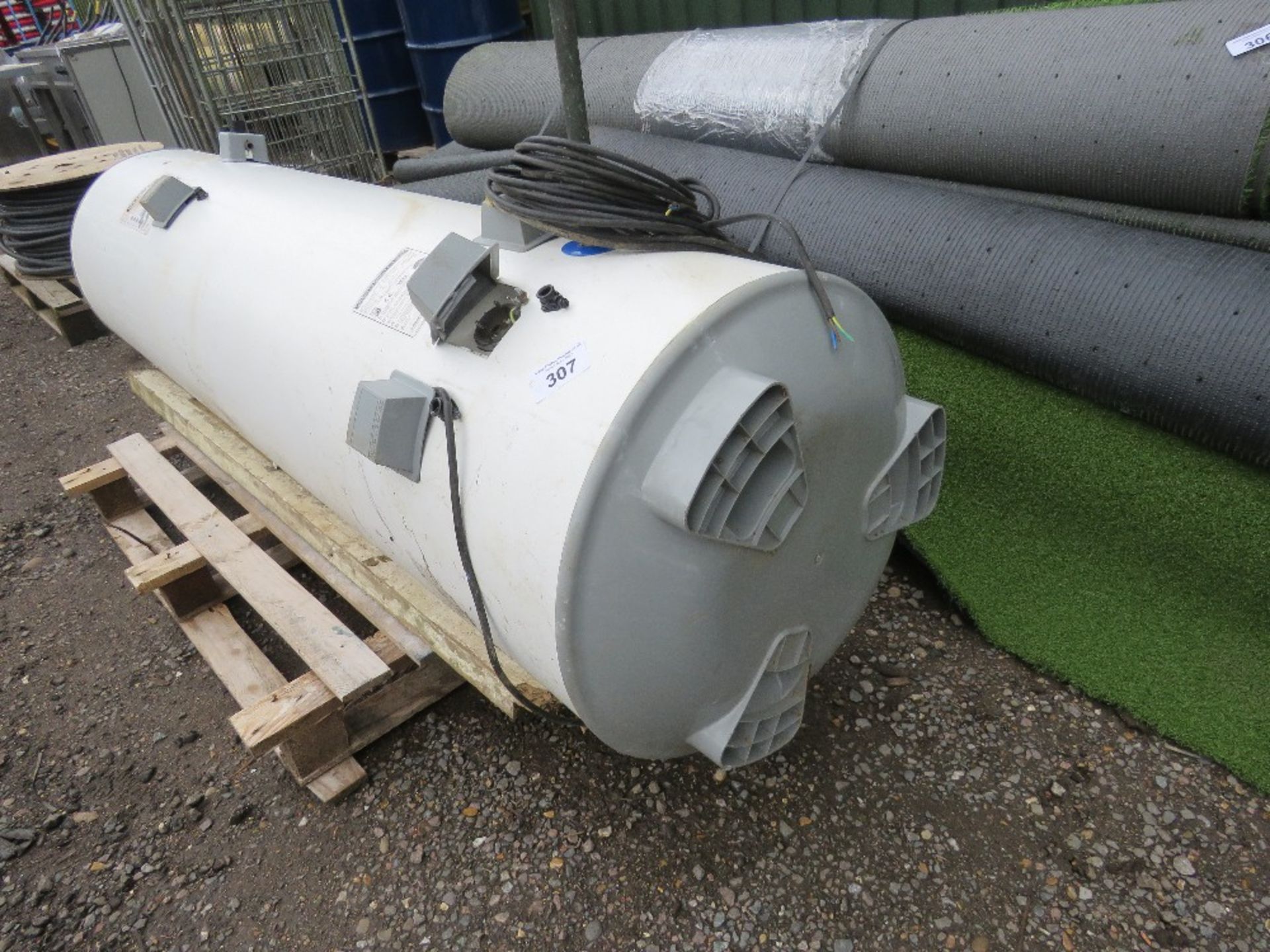 MEGAFLO DDD300HE UNVENTED WATER HEATER CYLINDER. THIS LOT IS SOLD UNDER THE AUCTIONEERS MARGIN SC - Image 3 of 5