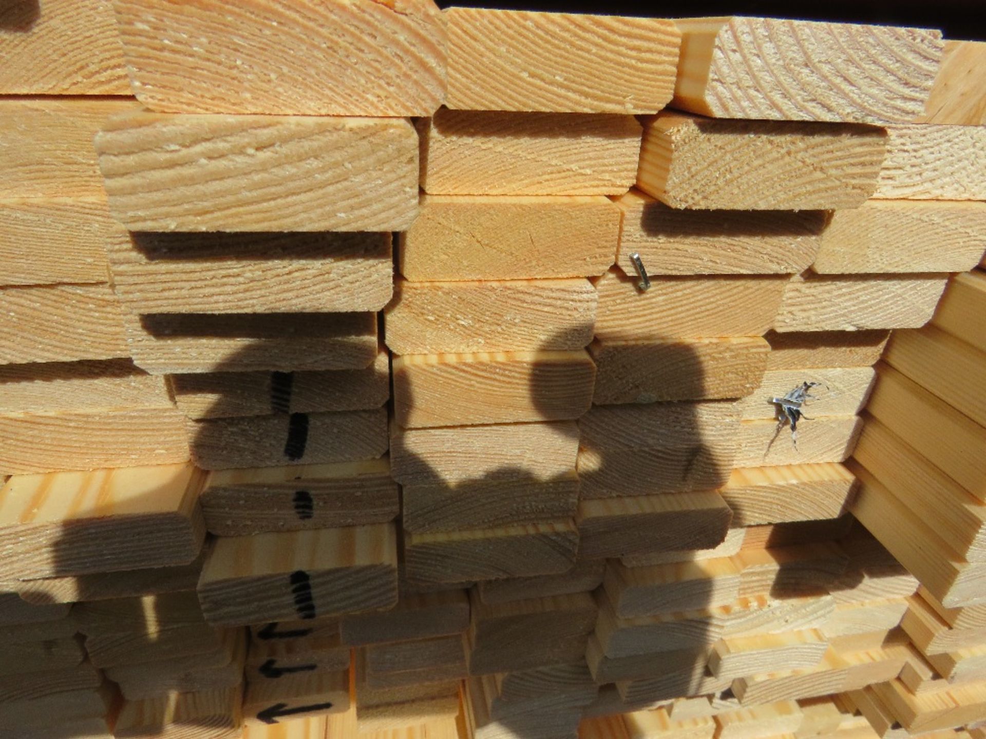 EXTRA LARGE PACK OF VENETIAN PALE / TRELLIS TIMBER SLATS, UNTREATED: 1.73M LENGTH X 45MM X 17MM APPR - Image 6 of 6