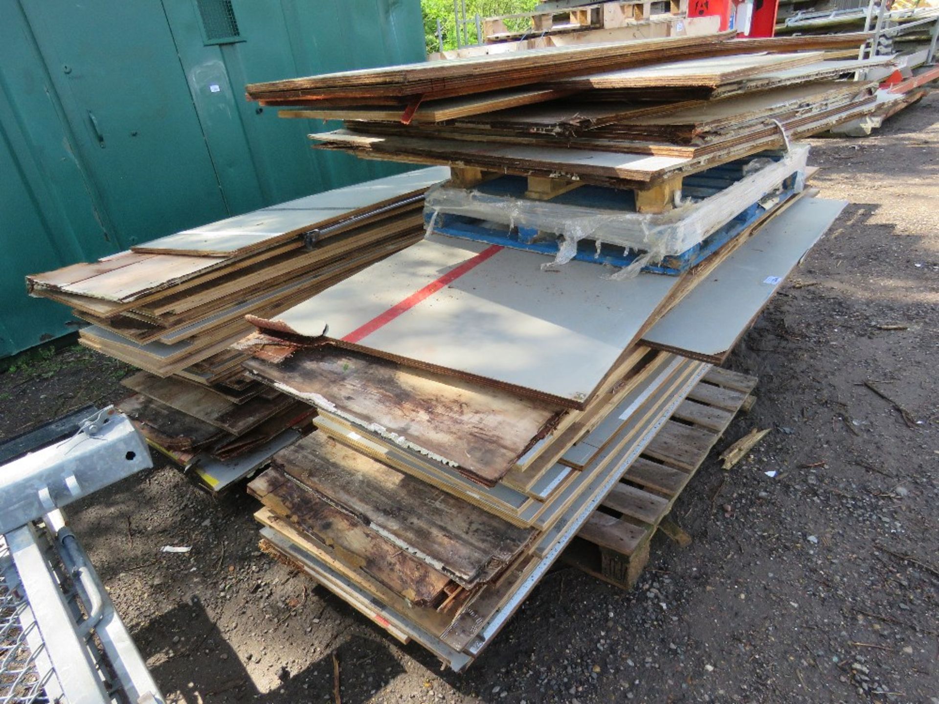 3 X PALLETS CONTAINING A LARGE QUANTITY OF PLYWOOD SHEETS/OFFCUTS. THIS LOT IS SOLD UNDER THE AUC