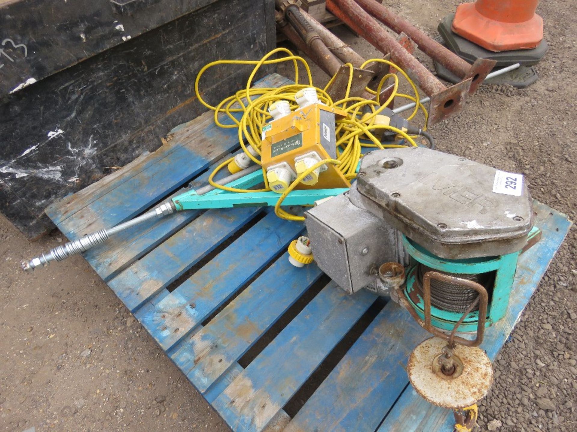 IMER SCAFFOLD HOIST UNIT WITH 110VOLT JUNCTION BOX AND EXTENSION LEAD , SOURCED FROM DEPOT CLOSURE. - Image 2 of 5