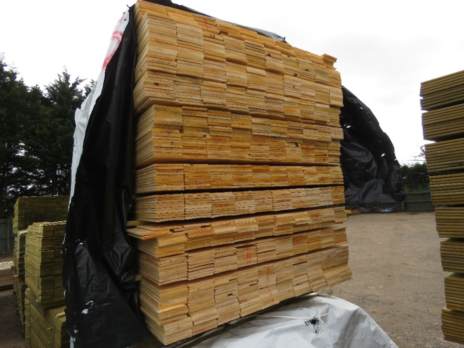 EXTRA LARGE PACK OF UNTREATED HIT AND MISS TIMBER BOARDS: 1.73M LENGTH X 100MM WIDTH APPROX. - Image 2 of 3