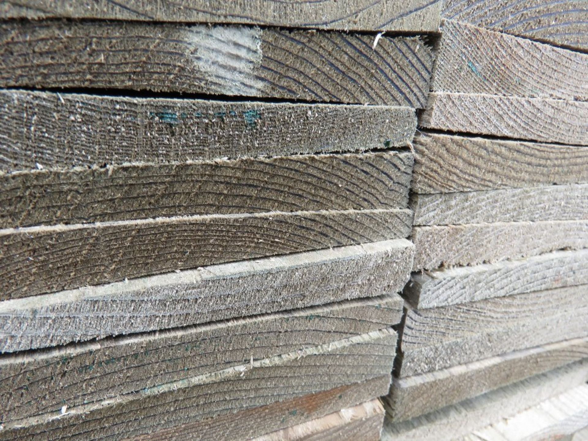 LARGE PACK OF PRESSURE TREATED FEATHER EDGE FENCE CLADDING TIMBER BOARDS: 1.80M LENGTH X 100MM WIDTH - Image 3 of 3