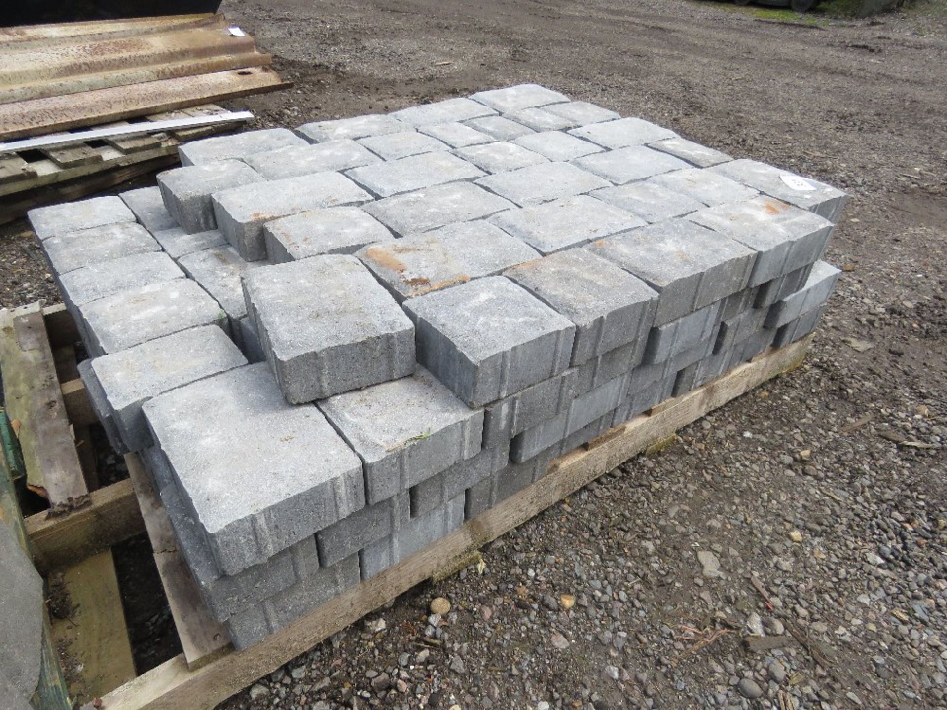 PALLET CONTAINING GREY BLOCK PAVERS. THIS LOT IS SOLD UNDER THE AUCTIONEERS MARGIN SCHEME, THEREF - Image 2 of 3