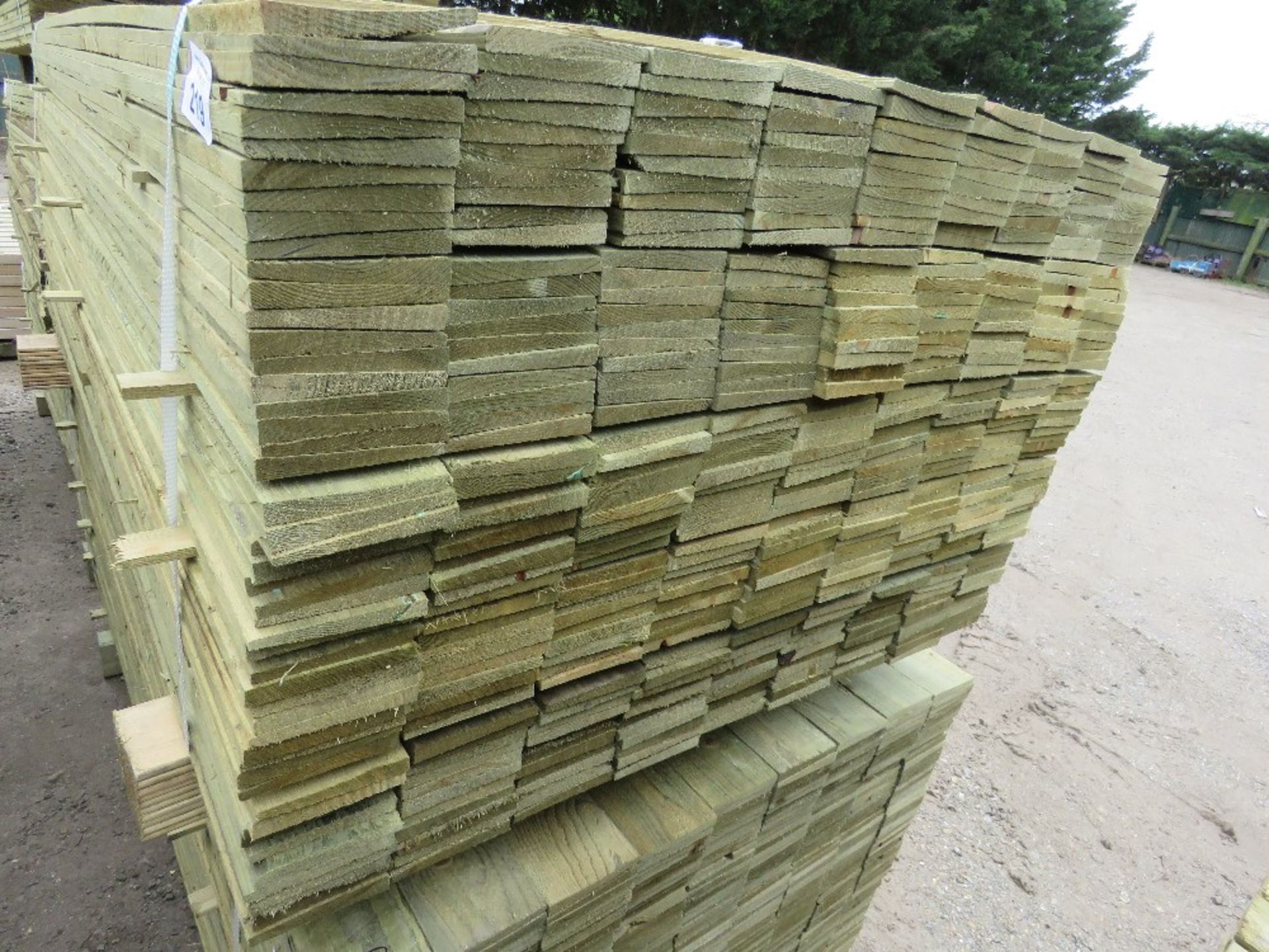 LARGE PACK OF PRESSURE TREATED FEATHER EDGE FENCE CLADDING TIMBER BOARDS: 1.80M LENGTH X 100MM WIDTH - Image 2 of 3