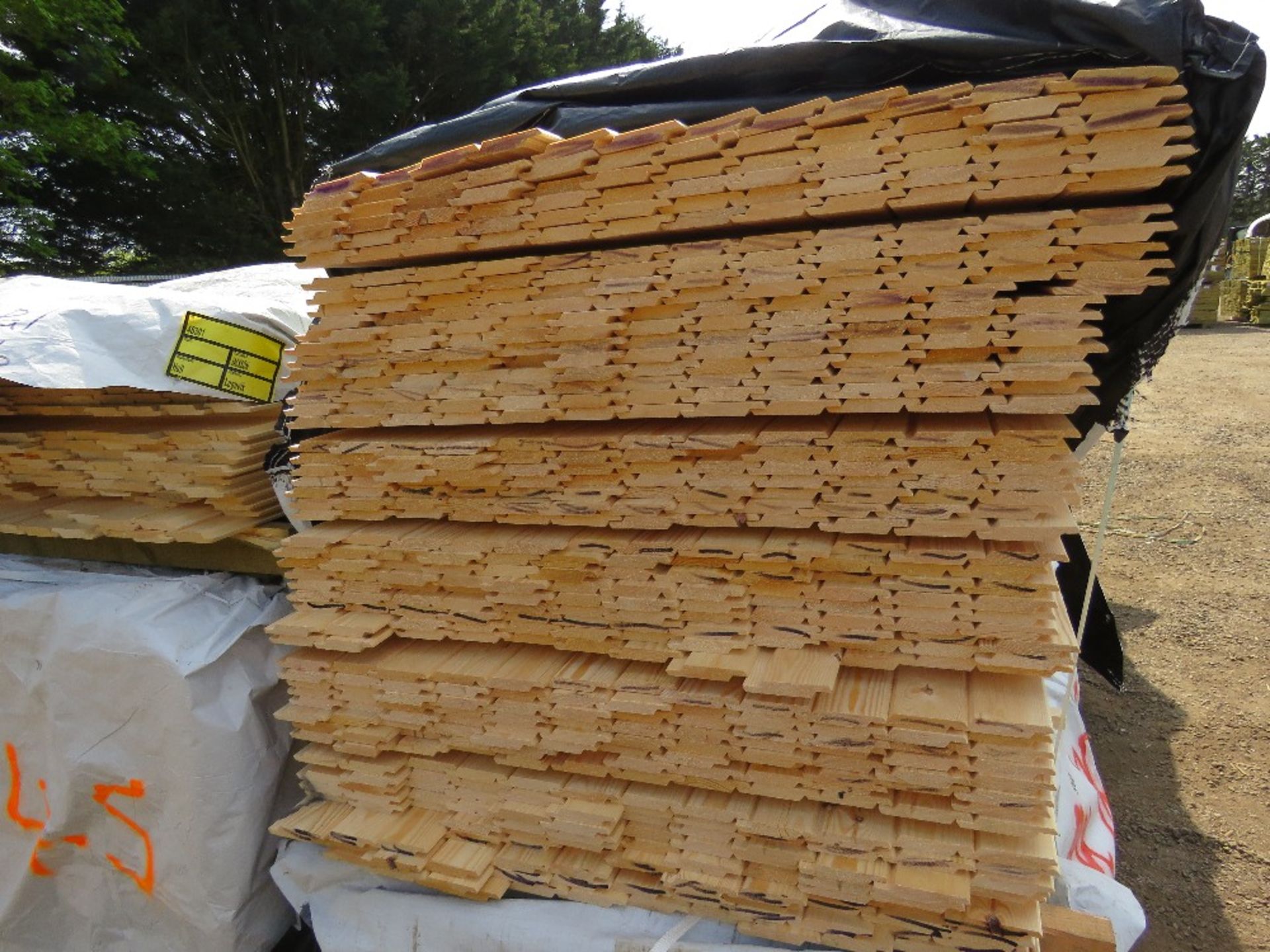 2 X PALLETS OF HIT AND MISS FENCE CLADDING TIMBER 0.83M - 1.12M APPROX X 100MM APPROX. - Image 12 of 15