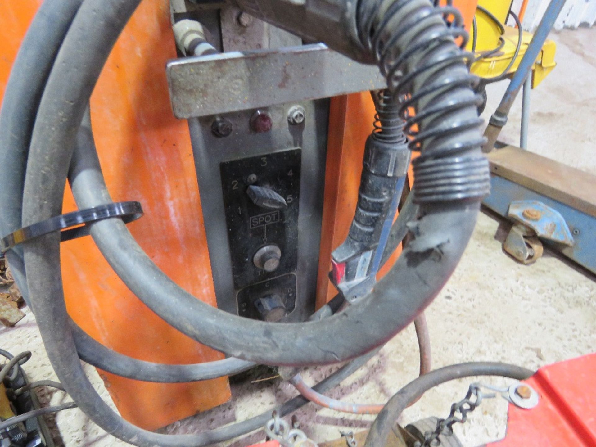 HEAVY DUTY WELDER, 240VOLT POWERED. THIS LOT IS SOLD UNDER THE AUCTIONEERS MARGIN SCHEME, THEREFO - Image 3 of 9