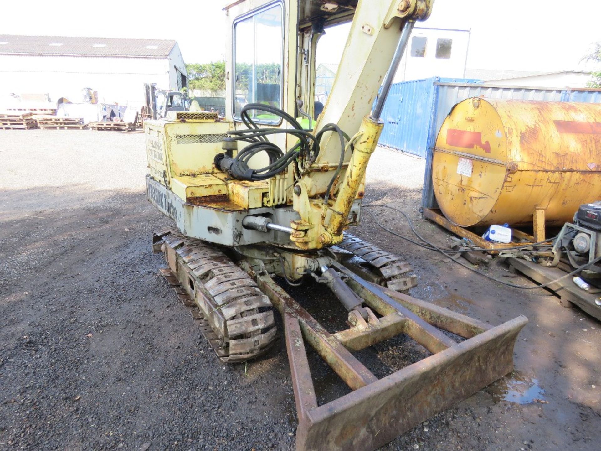 YANMAR YB35DX STEEL TRACKED EXCAVATOR WITH SET OF 3NO BUCKETS. WHEN TESTED WAS SEEN TO DRIVE, SLEW A - Image 3 of 15