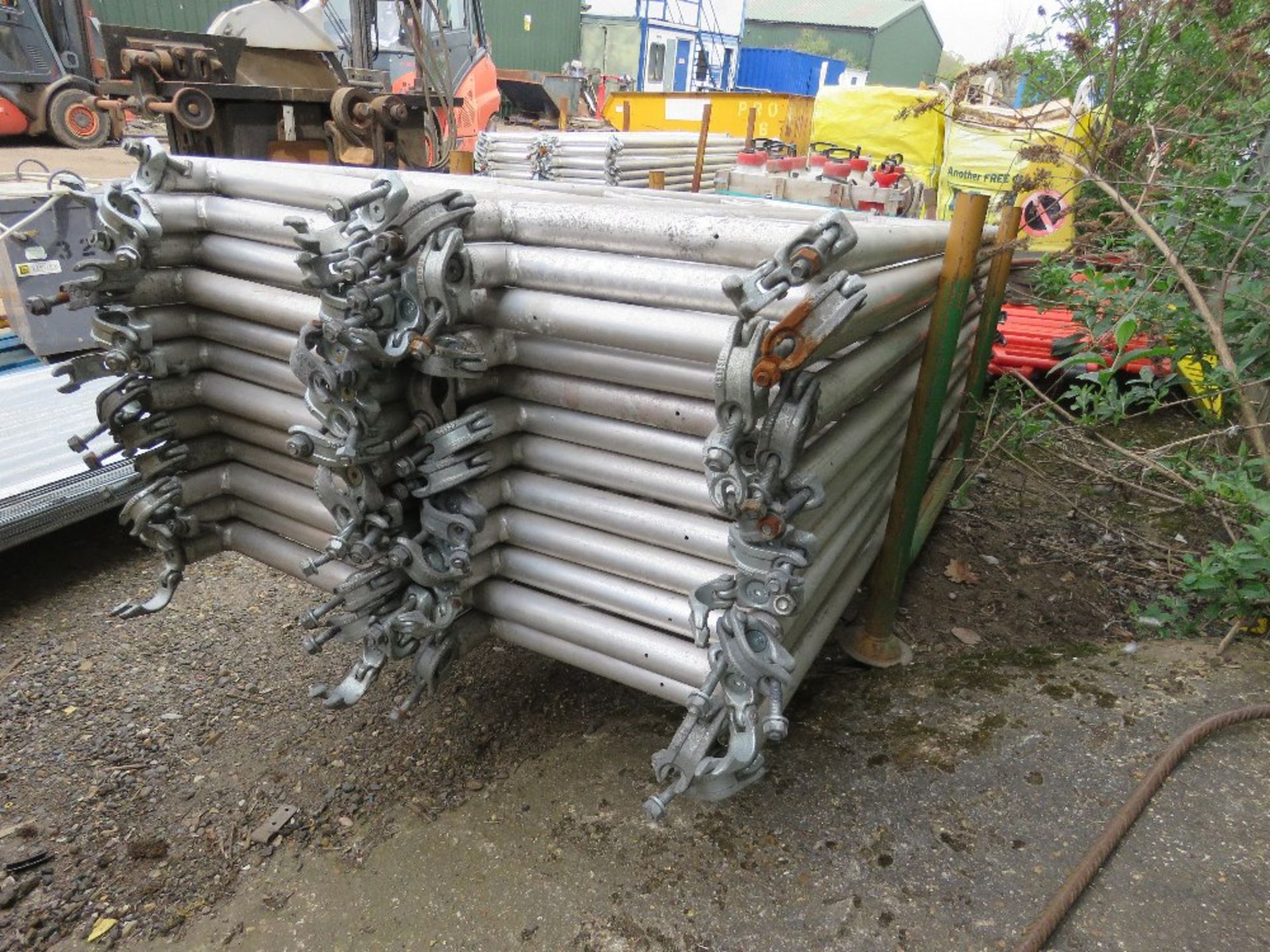 STILLAGE CONTAINING 24NO ALUMINIUM LATTICE BEAM SCAFFOLD SUPPORTS, 450MM WIDTH X 2.5M LENGTH APPROX. - Image 2 of 3