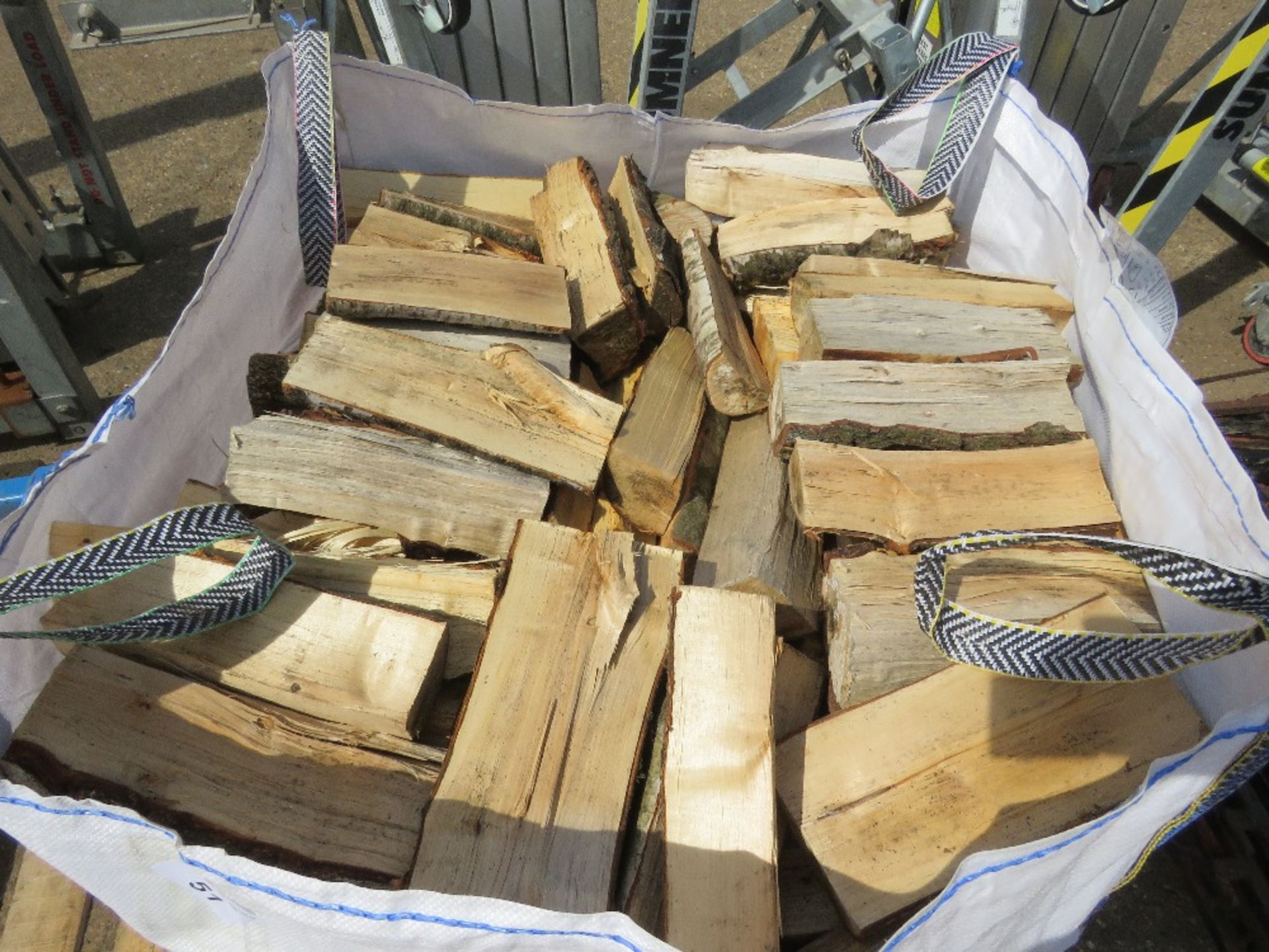 LARGE BULK BAG OF LOGS, MAINLY SILVER BIRCH. THIS LOT IS SOLD UNDER THE AUCTIONEERS MARGIN SCHEME - Image 3 of 4