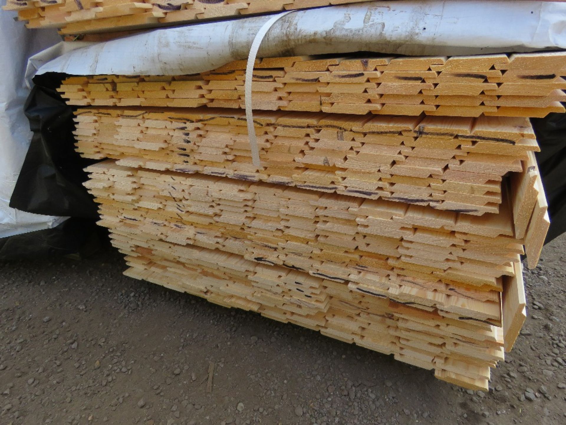 2 X PALLETS OF HIT AND MISS FENCE CLADDING TIMBER 0.83M - 1.12M APPROX X 100MM APPROX. - Image 13 of 15