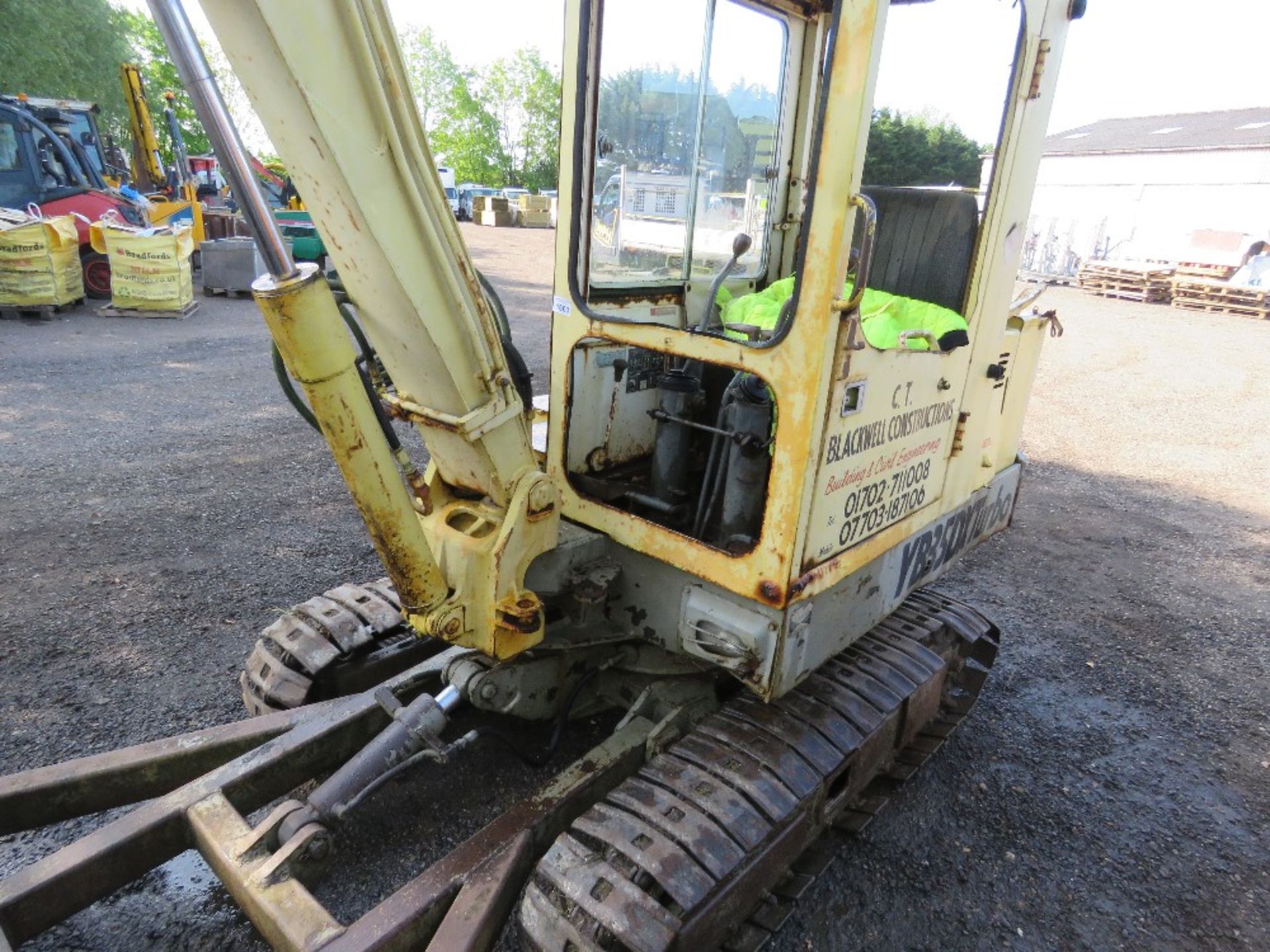 YANMAR YB35DX STEEL TRACKED EXCAVATOR WITH SET OF 3NO BUCKETS. WHEN TESTED WAS SEEN TO DRIVE, SLEW A - Image 2 of 15