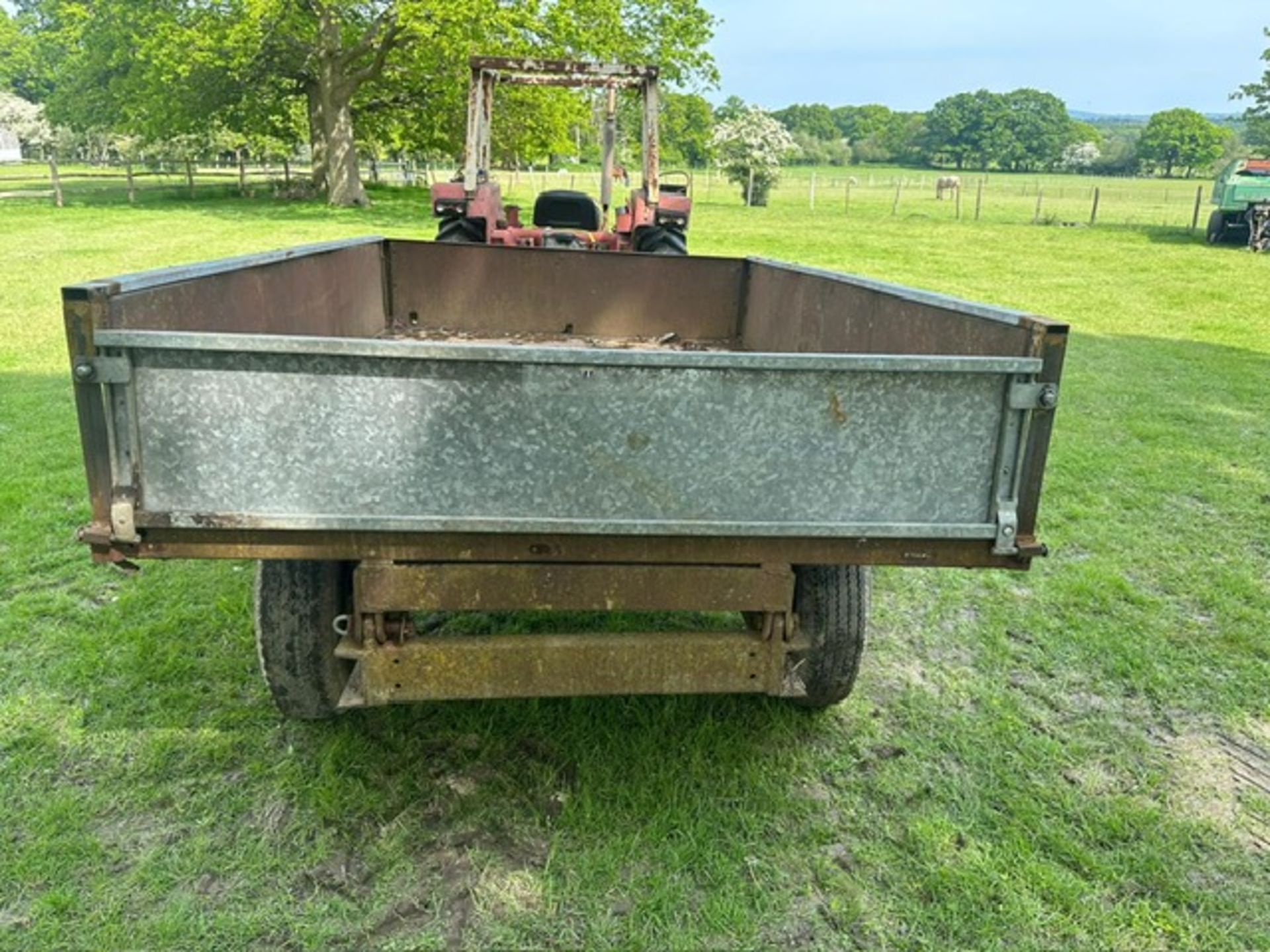 AGRICULTURAL TIPPING TRAILER, 3 TONNE RATED. LOCATED SOUTH GODSTONE, SURREY. VIEWING/COLLECTION BY A - Image 4 of 6