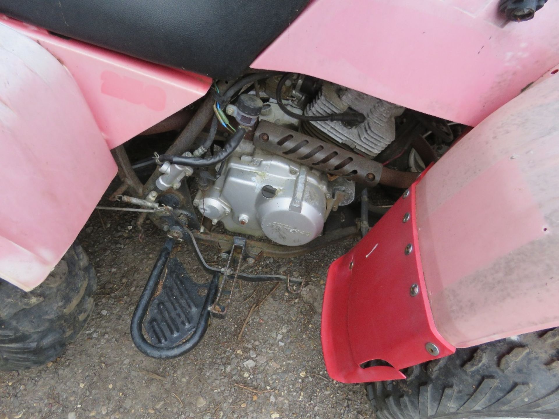 JIANSHE 2WD PETROL ENGINED QUAD BIKE, CONDITION UNKNOWN, SOLD AS NON RUNNER. - Image 6 of 7