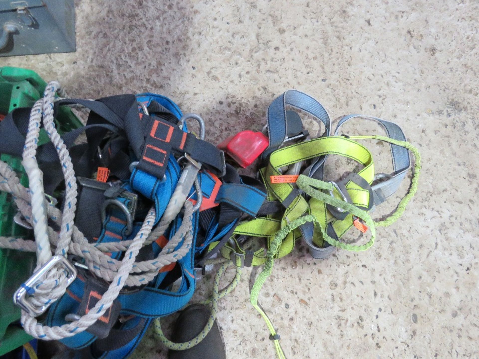 ASSORTED SAFETY EQUIPMENT. - Image 4 of 4