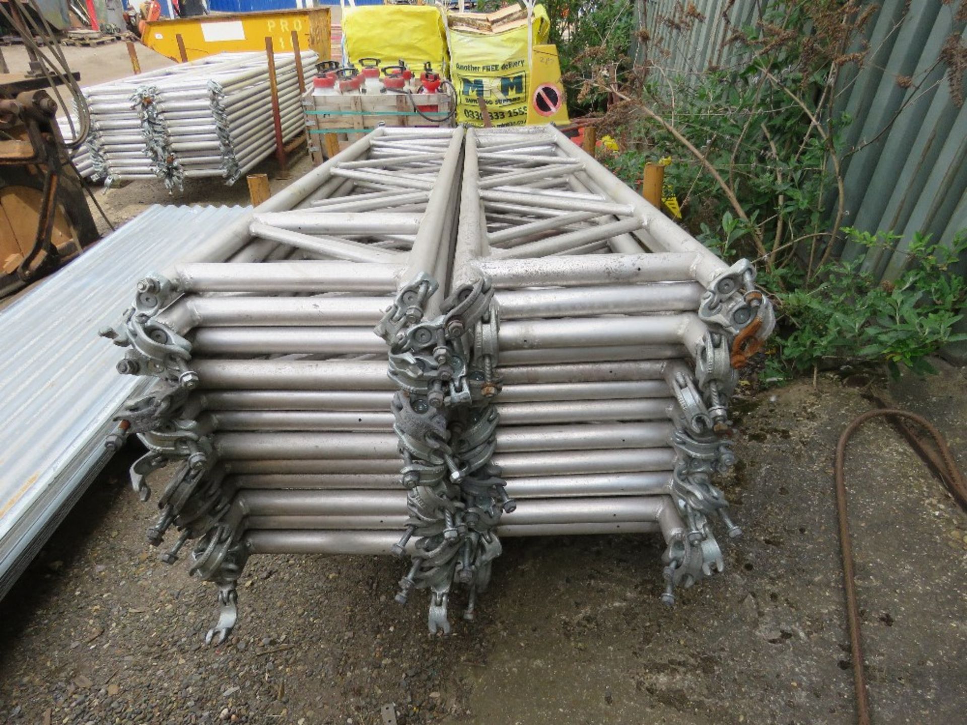 STILLAGE CONTAINING 24NO ALUMINIUM LATTICE BEAM SCAFFOLD SUPPORTS, 450MM WIDTH X 2.5M LENGTH APPROX. - Image 3 of 3