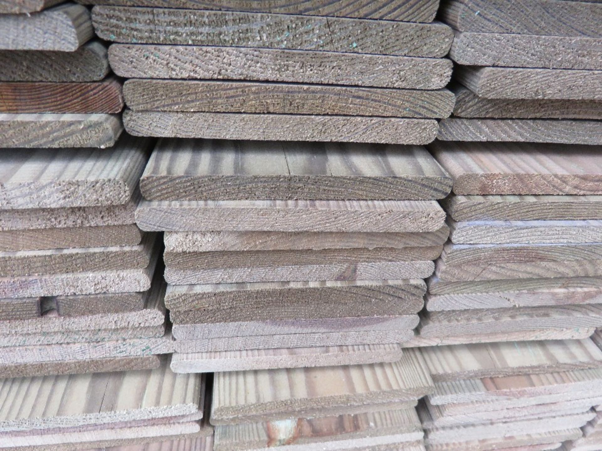 LARGE PACK OF TREATED HIT AND MISS FENCE TIMBER CLADDING BOARDS, 1.74M LENGTH X 100MM WIDTH APPROX - Image 3 of 3