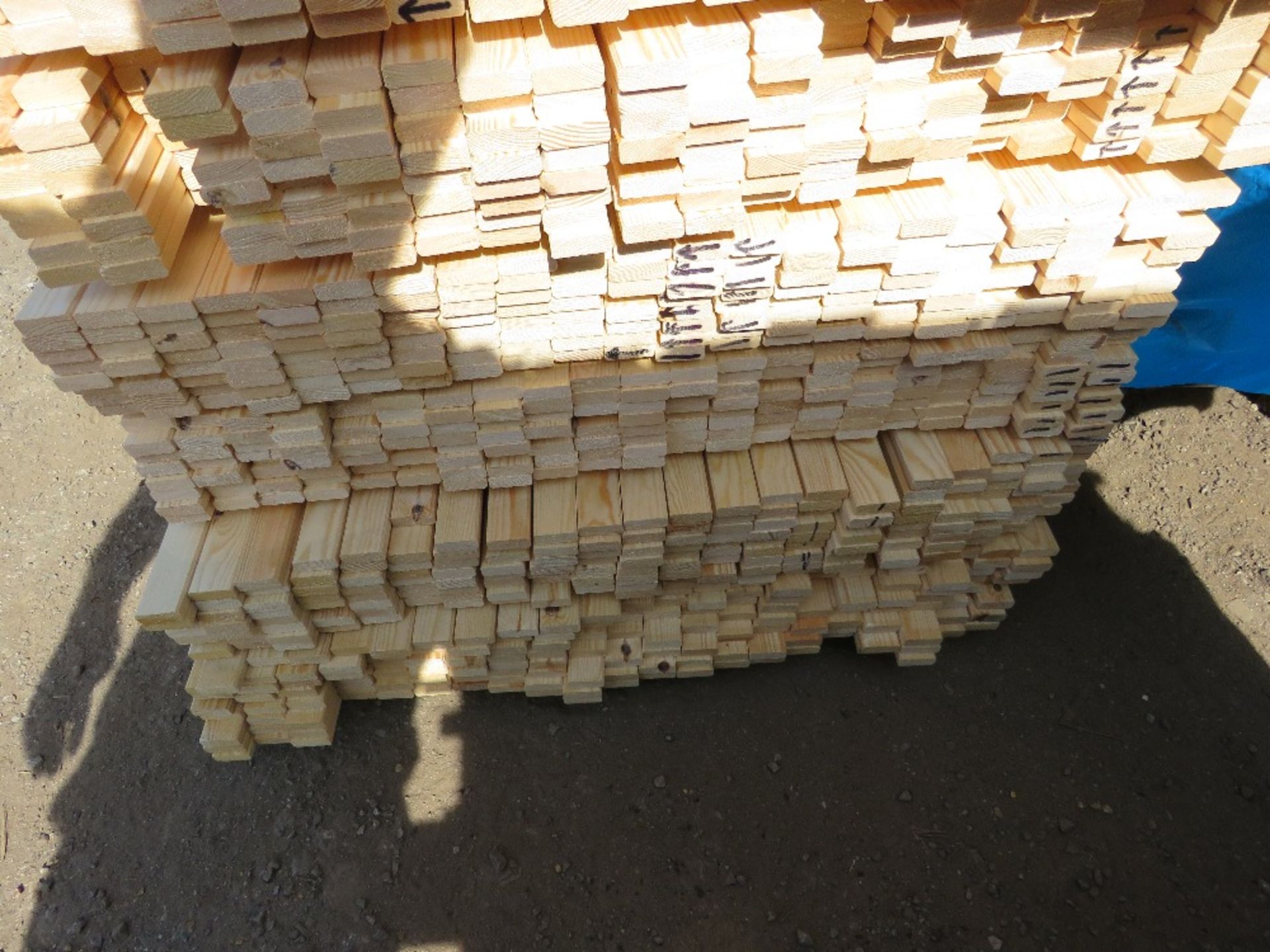 EXTRA LARGE PACK OF VENETIAN PALE / TRELLIS TIMBER SLATS, UNTREATED: 1.73M LENGTH X 45MM X 17MM APPR - Image 4 of 6