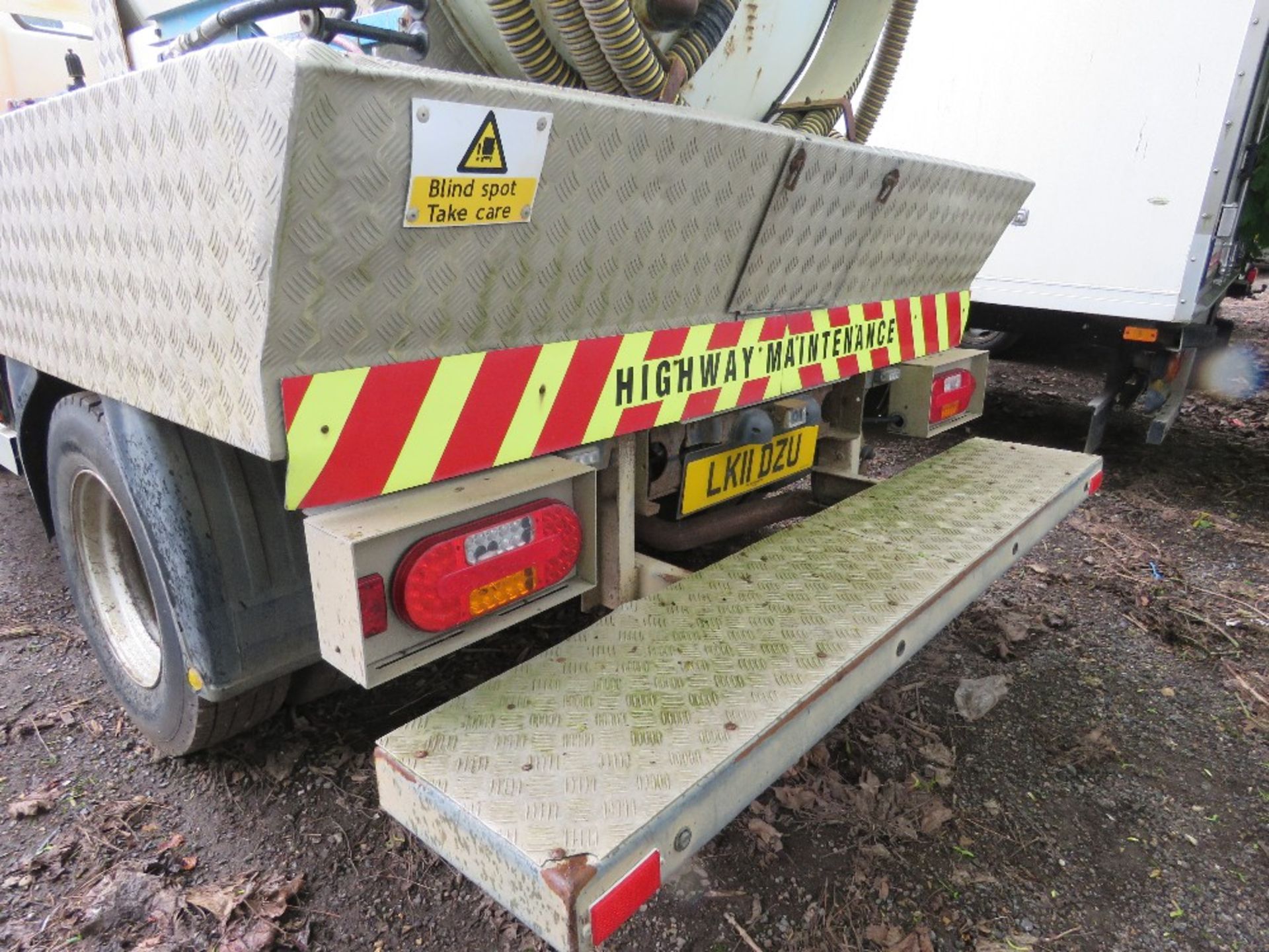 ISUZU FORWARD EASYSHIFT N75.190 TOILET TANKER TRUCK REG: LK11DZU WITH V5. TESTED UNTIL 31.03.23. 186 - Image 4 of 10