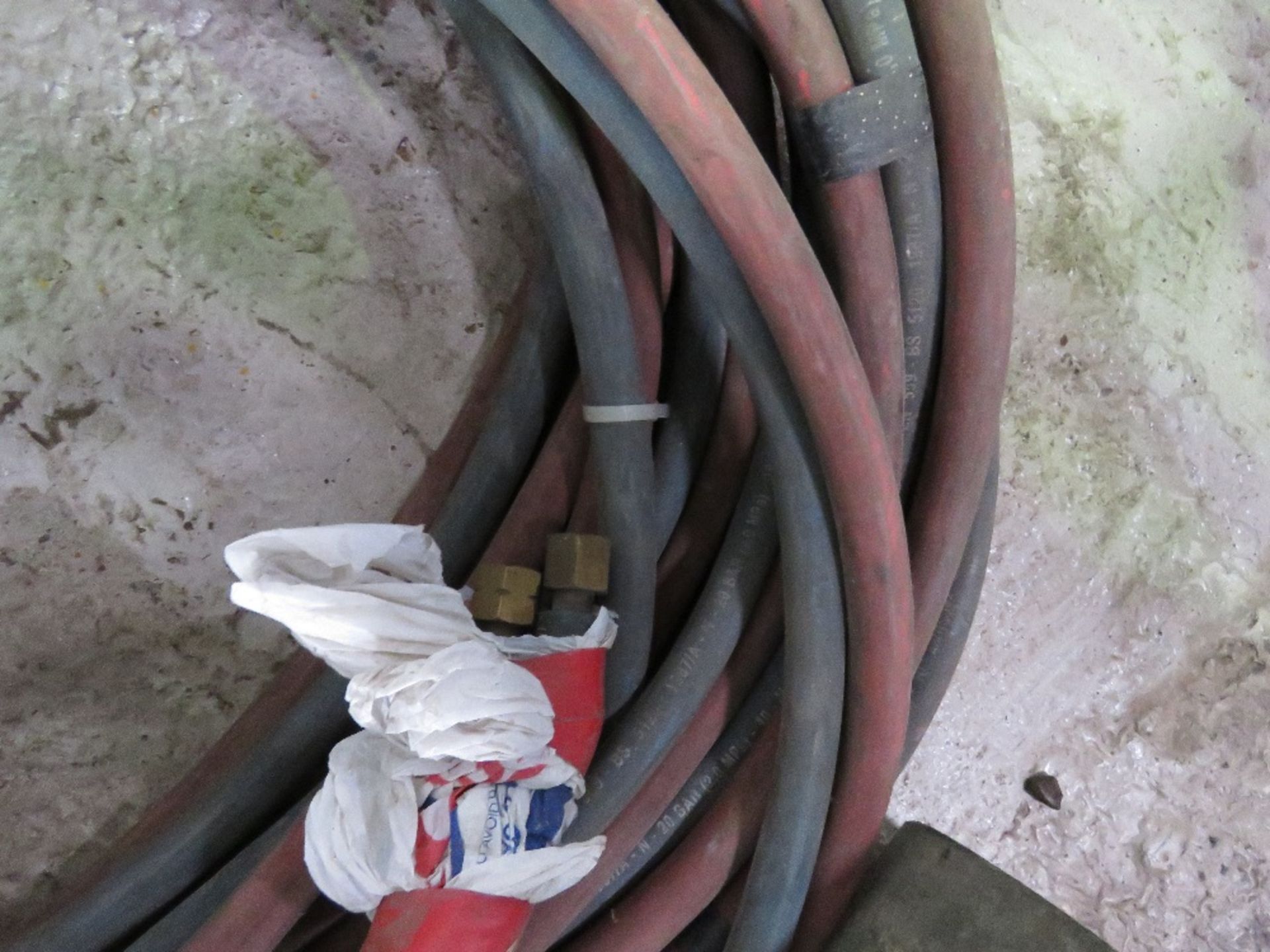 GAS CUTTING HOSES. THIS LOT IS SOLD UNDER THE AUCTIONEERS MARGIN SCHEME, THEREFORE NO VAT WILL BE C - Image 2 of 3