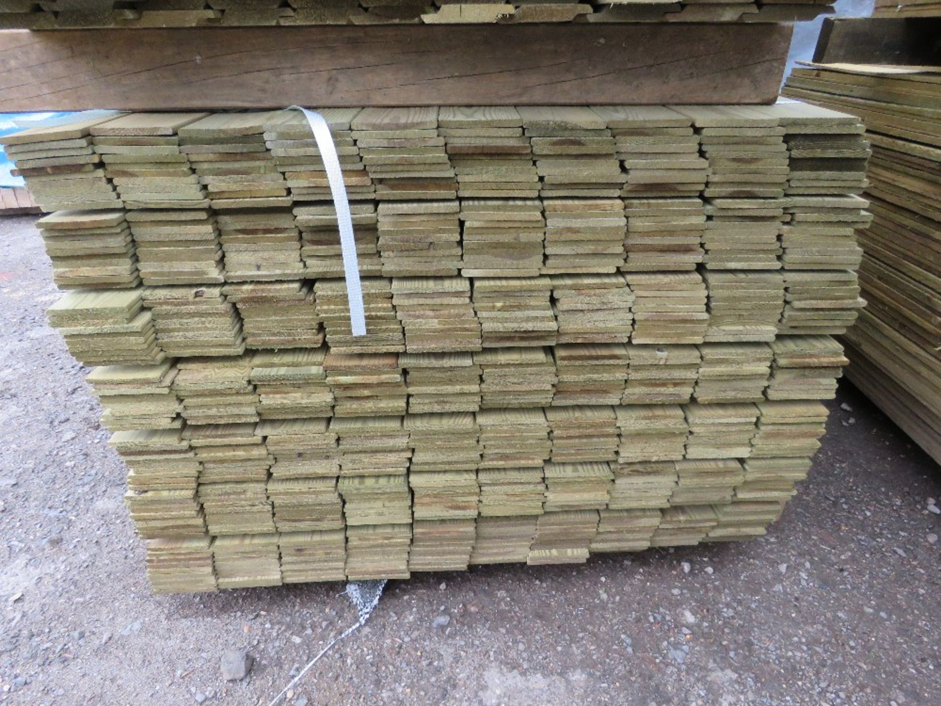 LARGE PACK OF TREATED HIT AND MISS FENCE TIMBER CLADDING BOARDS, 1.74M LENGTH X 100MM WIDTH APPROX - Image 2 of 3