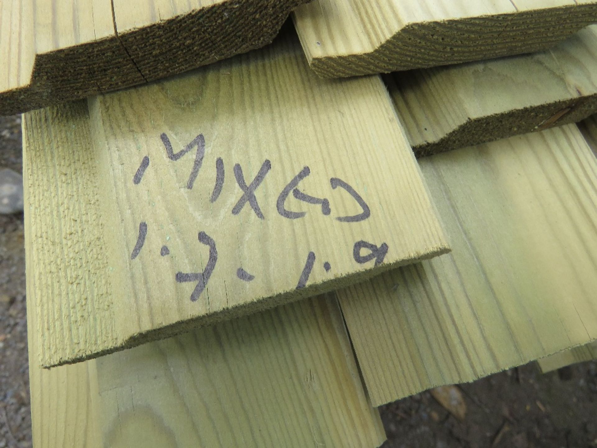 LARGE PACK OF PRESSURE TREATED SHIPLAP TYPE CLADDING TIMBER: MIXED SIZED 1.7M-1.9M LENGTH X 100MM WI - Image 3 of 3