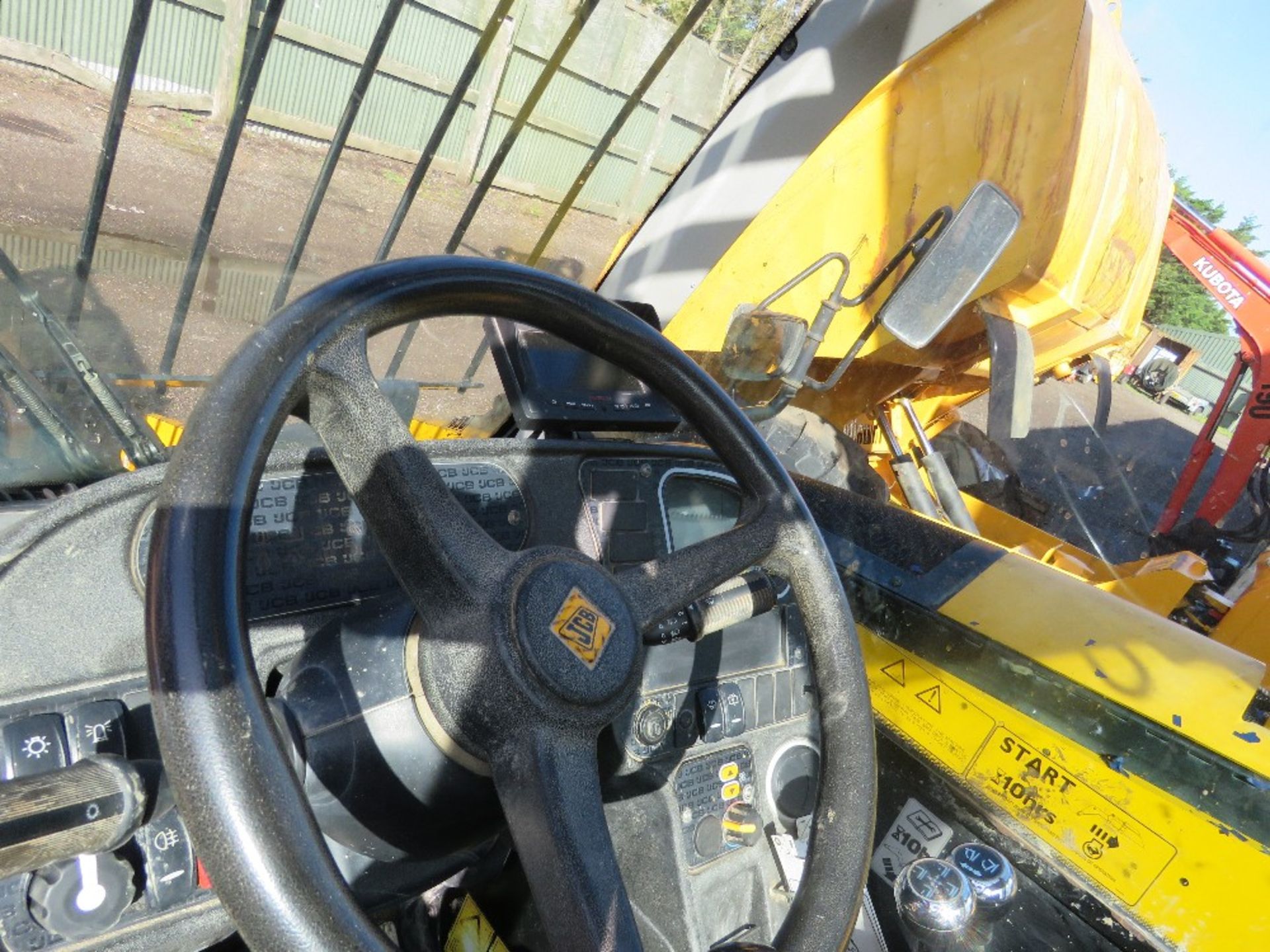 JCB 535-95 TELEHANDLER, YEAR 2015 REG: RV65 XRU. V5 TO FOLLOW ONCE SOLD. OWNED BY VENDOR FROM NEW. - Image 6 of 10