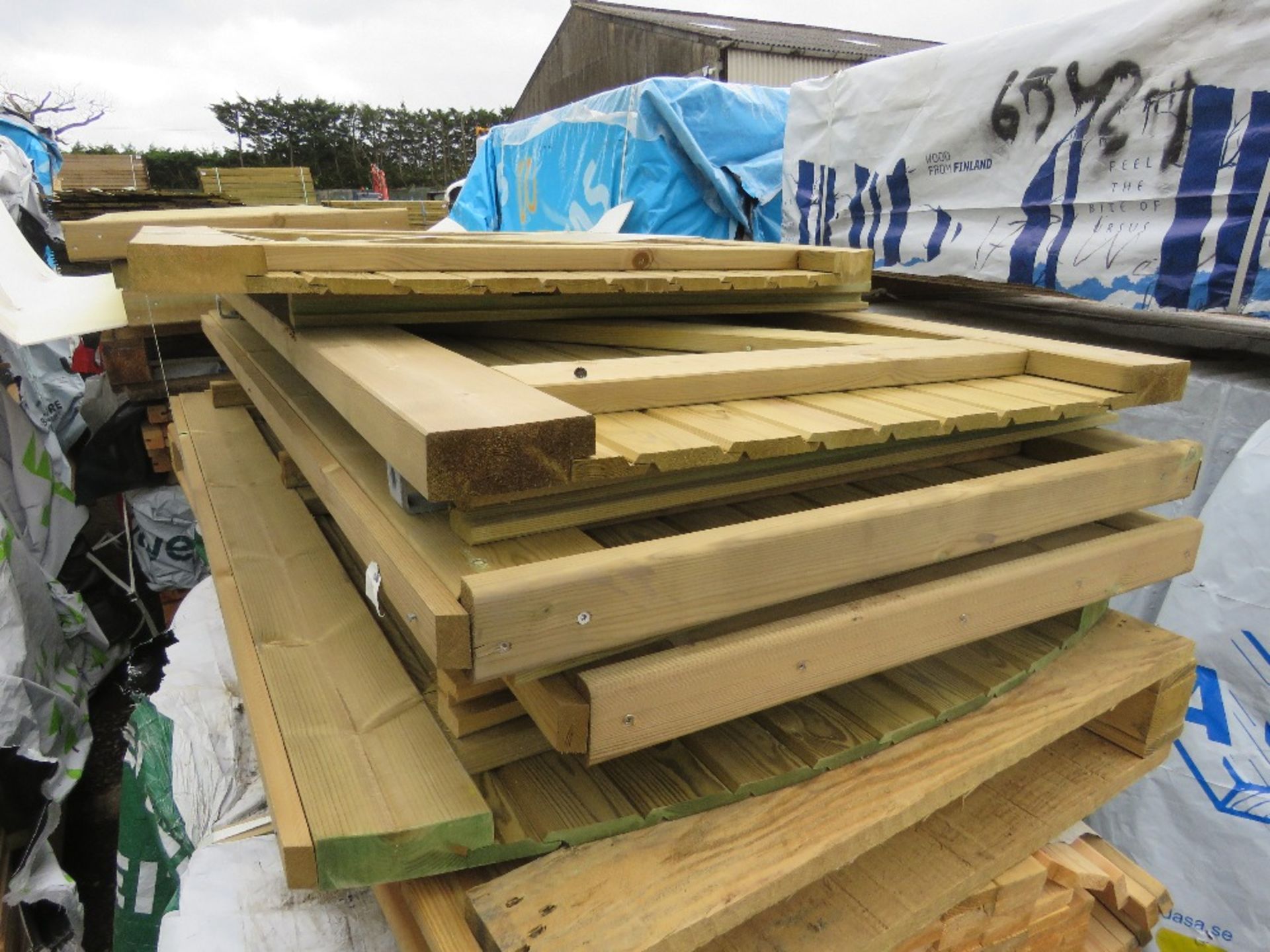 5 X ASSORTED WOODEN PEDESTRIAN GATES. - Image 3 of 8