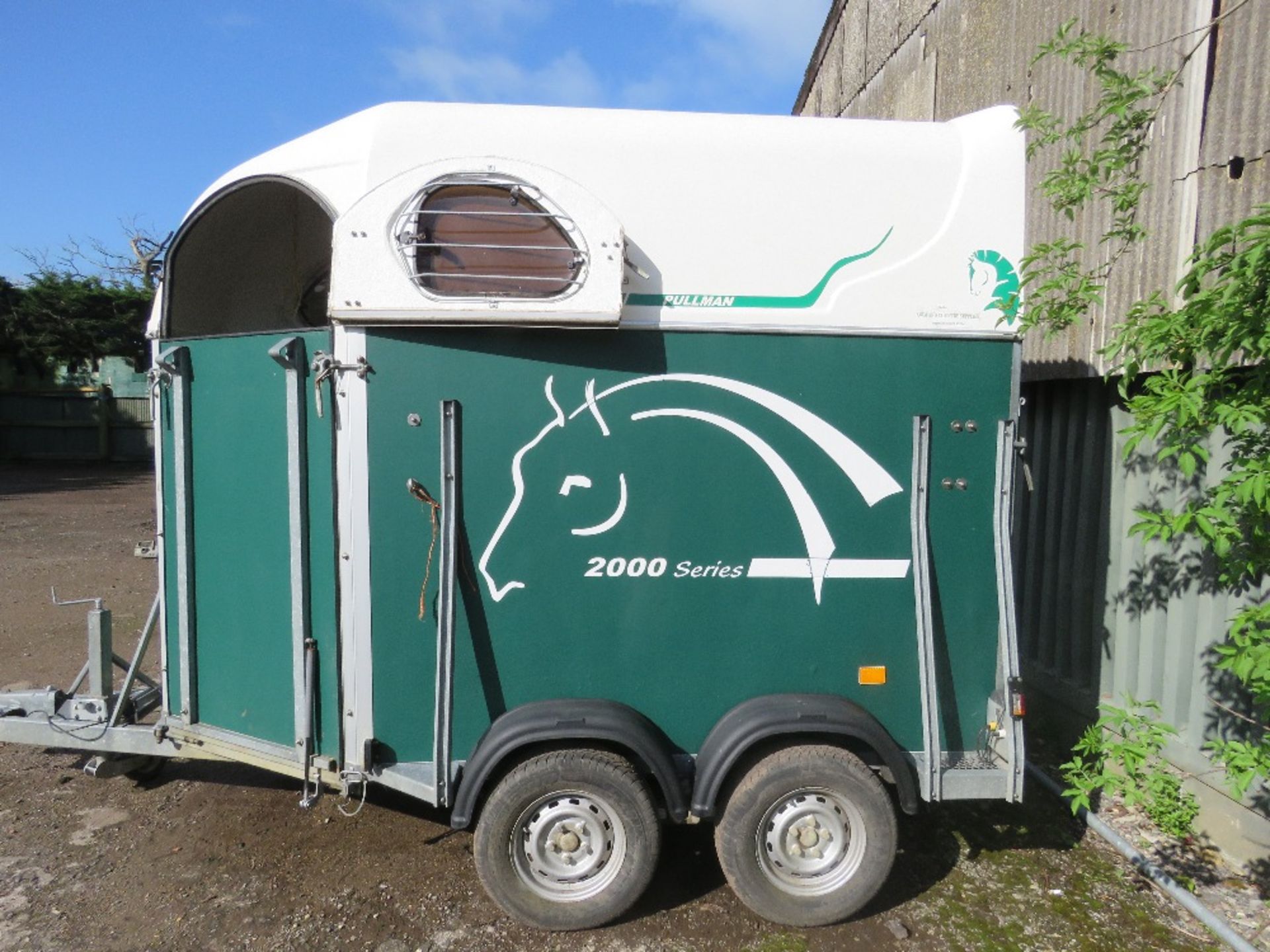 PULLMAN CHEVAL LIBERTE 2000 SERIES / TYPE 2003 HORSE TRAILER WITH FRONT AND REAR RAMPS. YEAR 2008 BU - Image 9 of 10