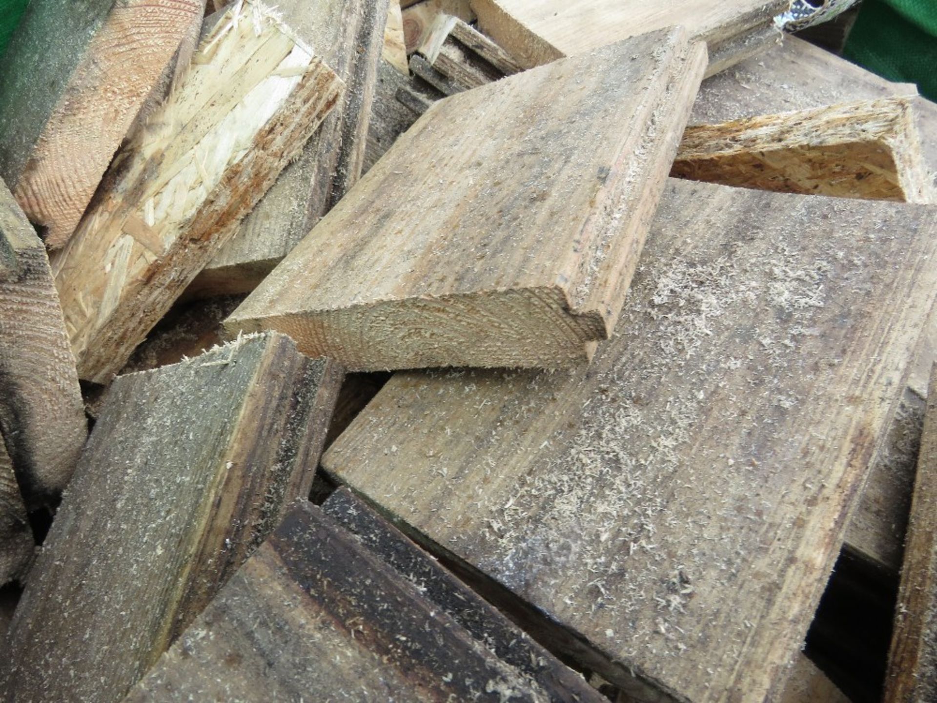 BULK BAG OF FIREWOOD OFFCUTS. THIS LOT IS SOLD UNDER THE AUCTIONEERS MARGIN SCHEME, THEREFORE NO - Image 2 of 2