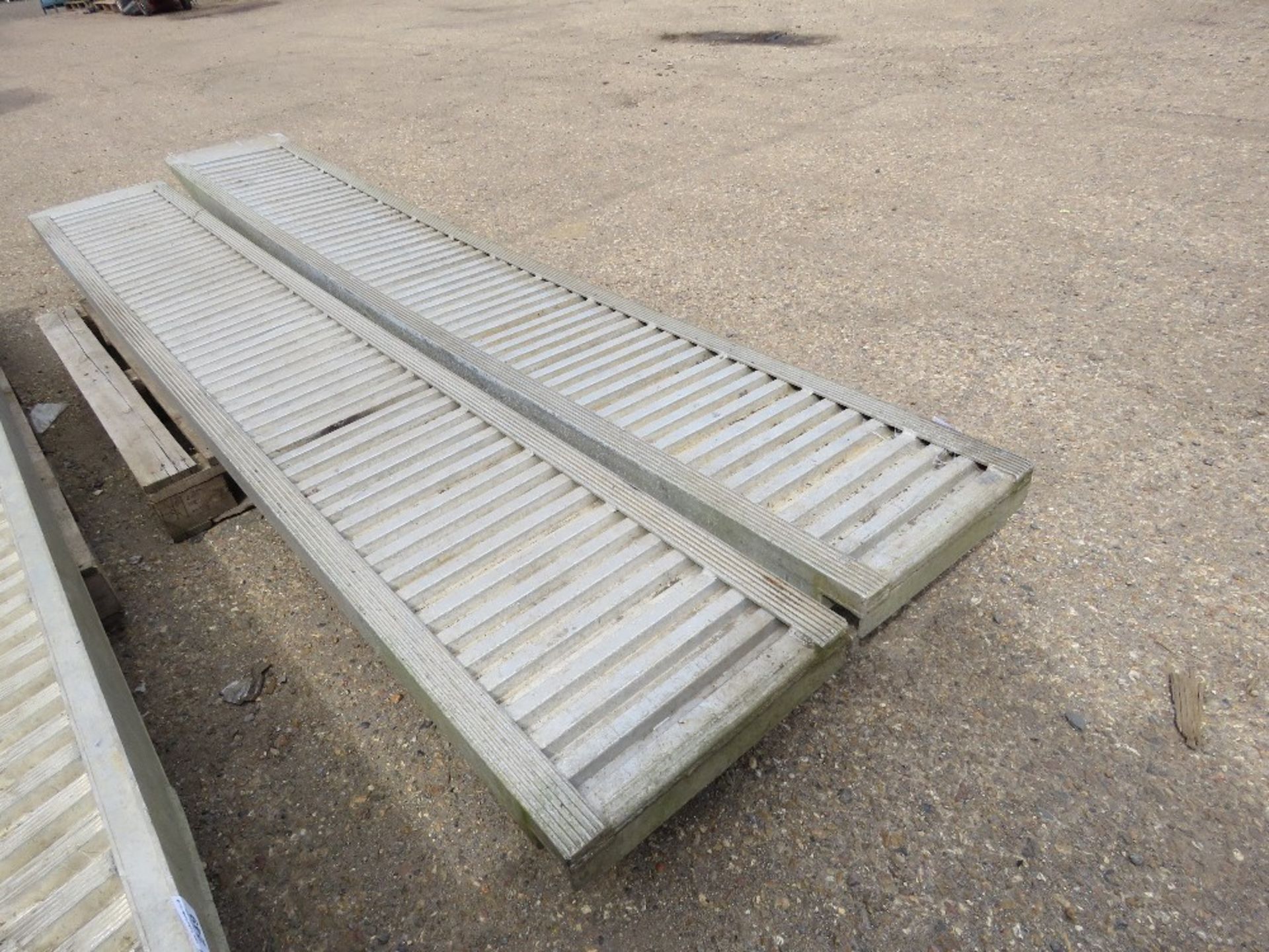 LARGE PAIR OF ALUMINIUM LOADING RAMPS 10FT LENGTH APPROX X 18" WIDTH APPROX. - Image 2 of 5