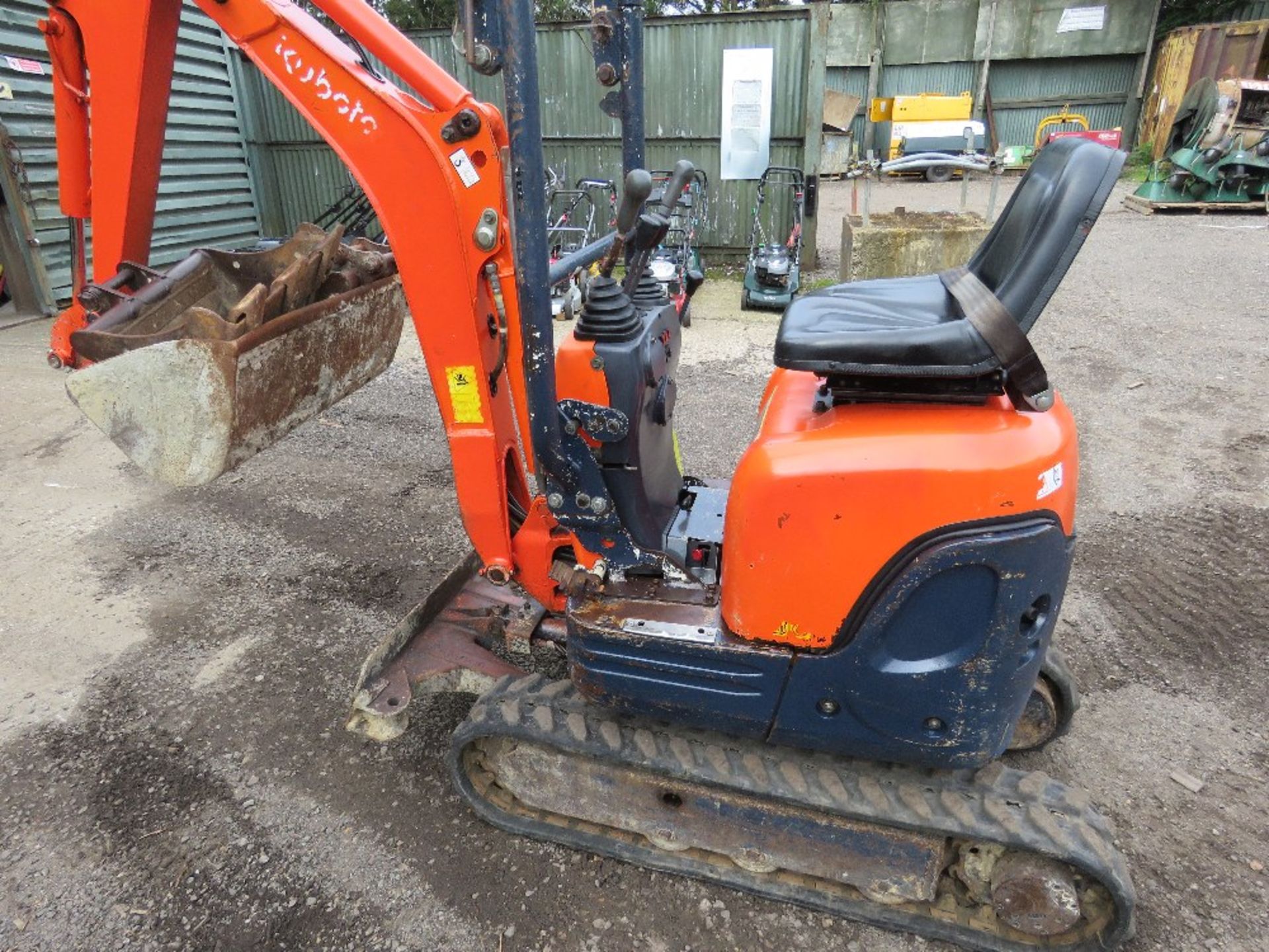 KUBOTA 008 MICRO EXCAVATOR, PURCHASED NEW IN 2005 BY VENDOR, WITH 3NO BUCKETS. SN:12930. DIRECT FROM